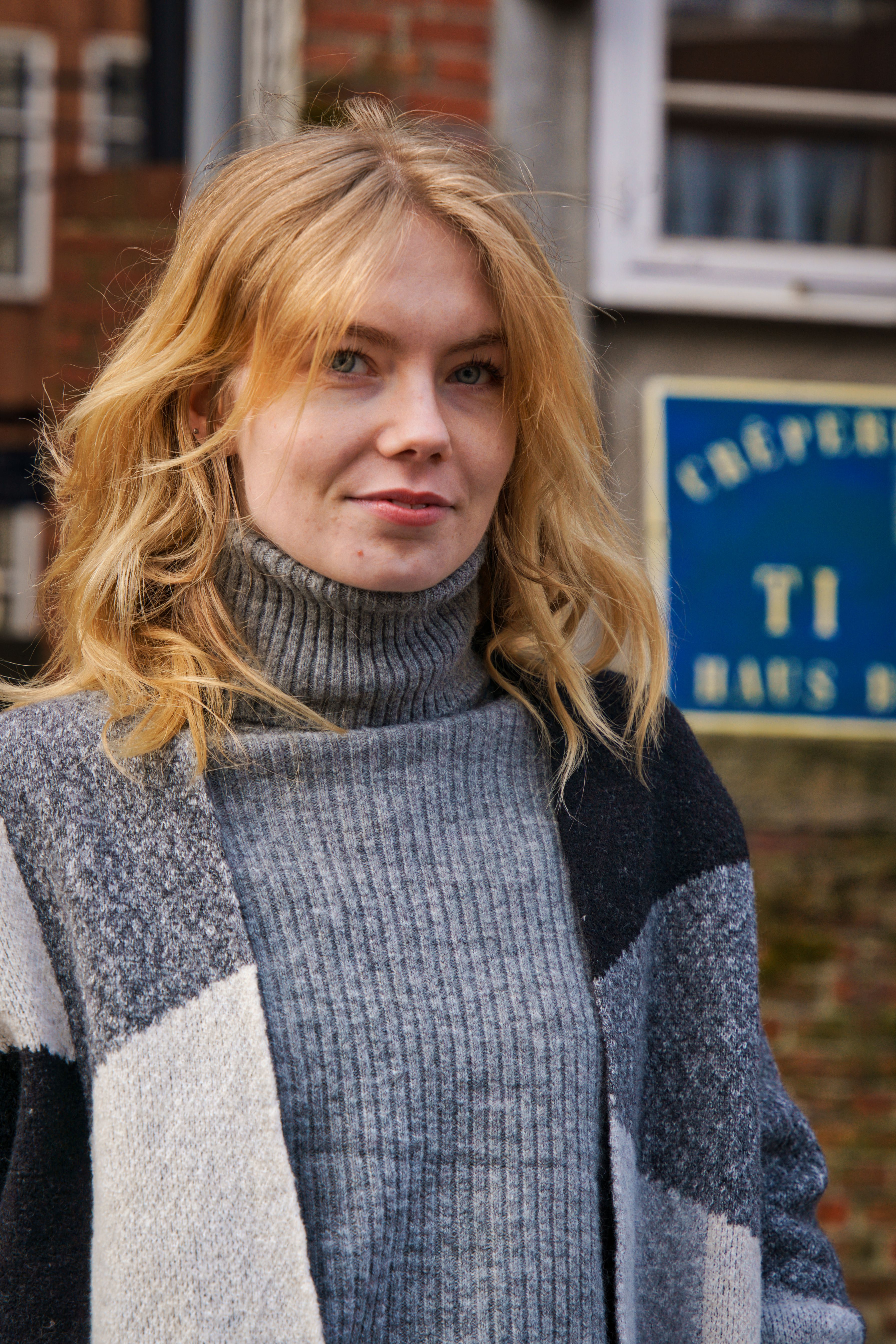 Relaxed street portrait of a woman in Hamburg, Germany.