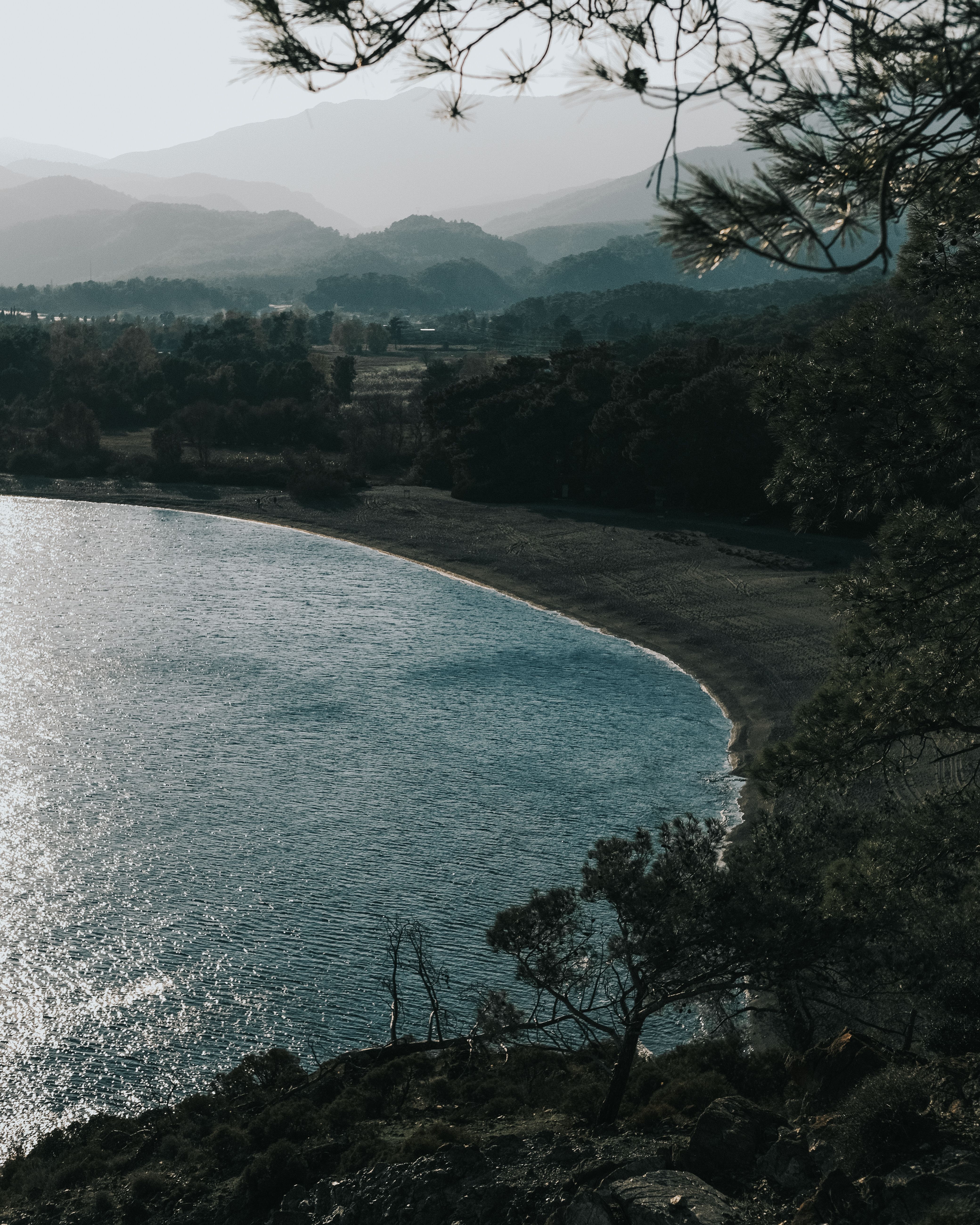 Tranquil Lake View with Mountain Backdrop · Free Stock Photo