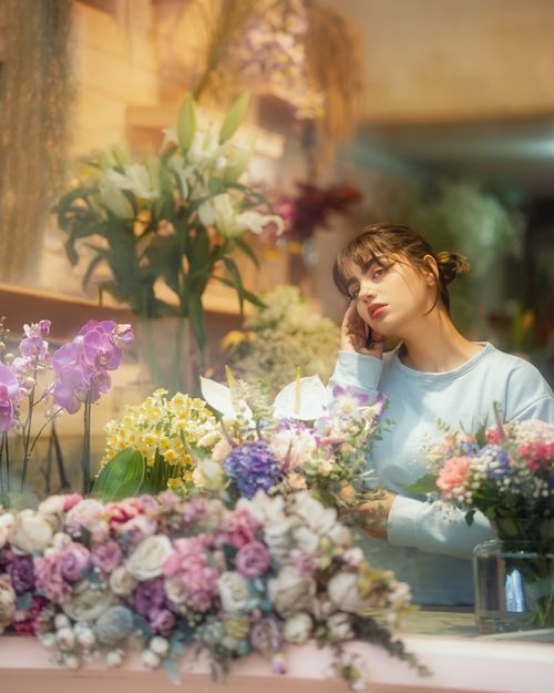 Florist arranging a display — Déjà vu Studio on Pexels