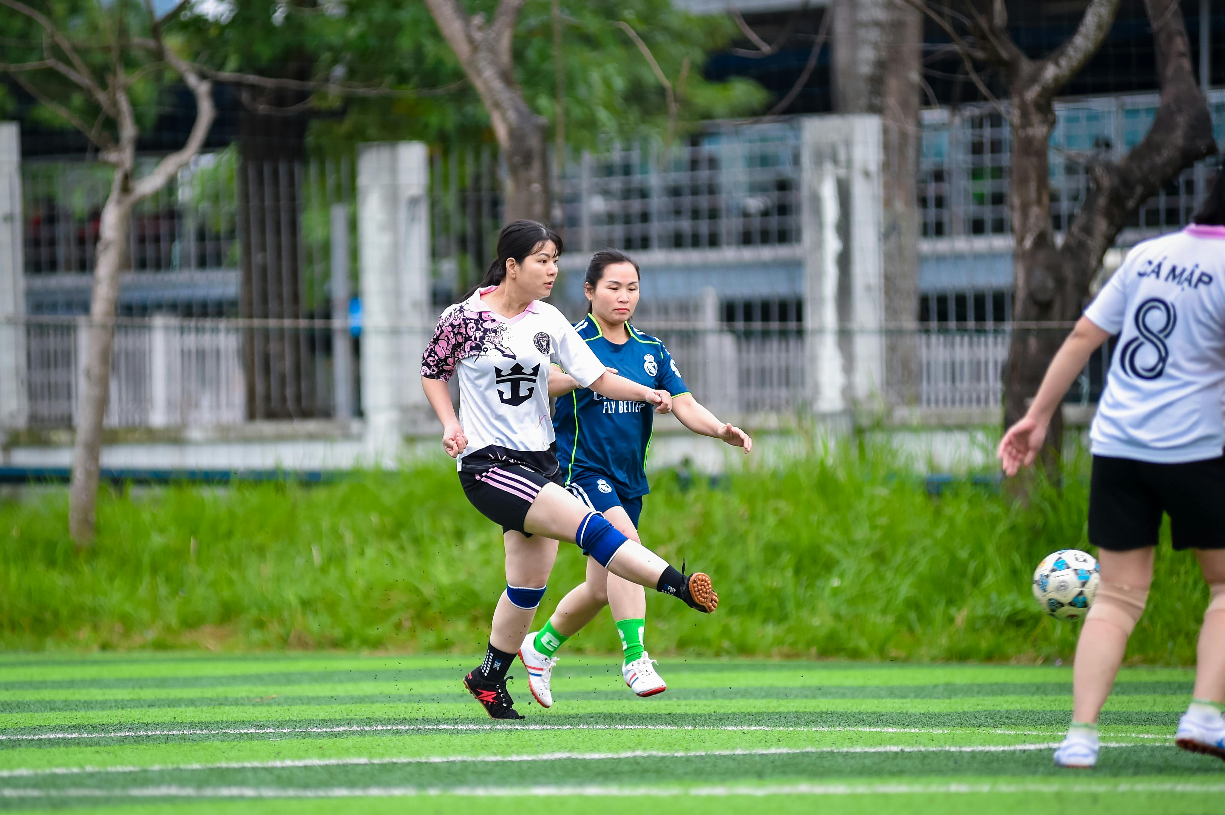 athletic_wear, sports_apparel, fitness_clothing