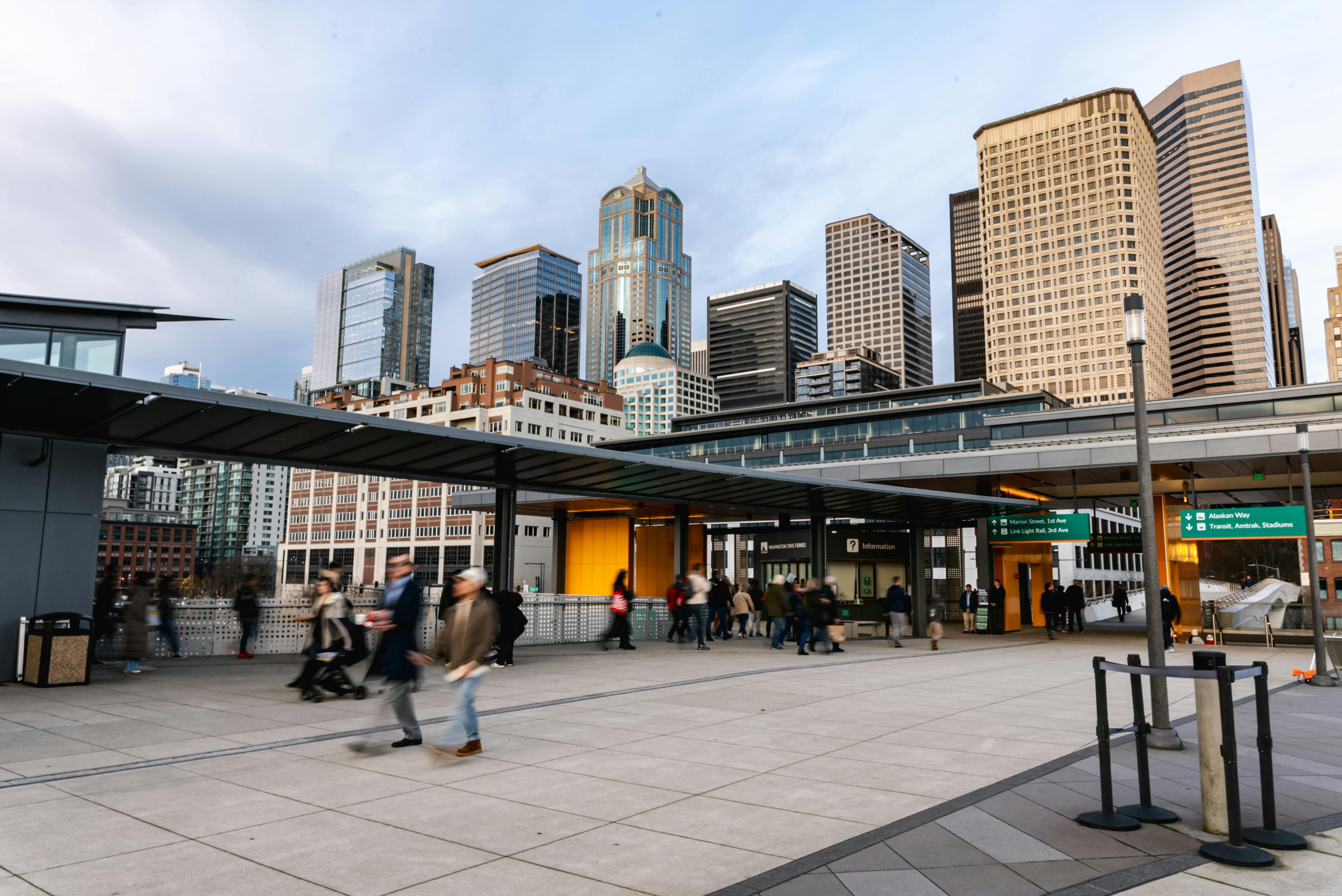 Better integrating walking and public transport is key to enhance active mobility, shows UN policy brief — Photo by Josh Hild