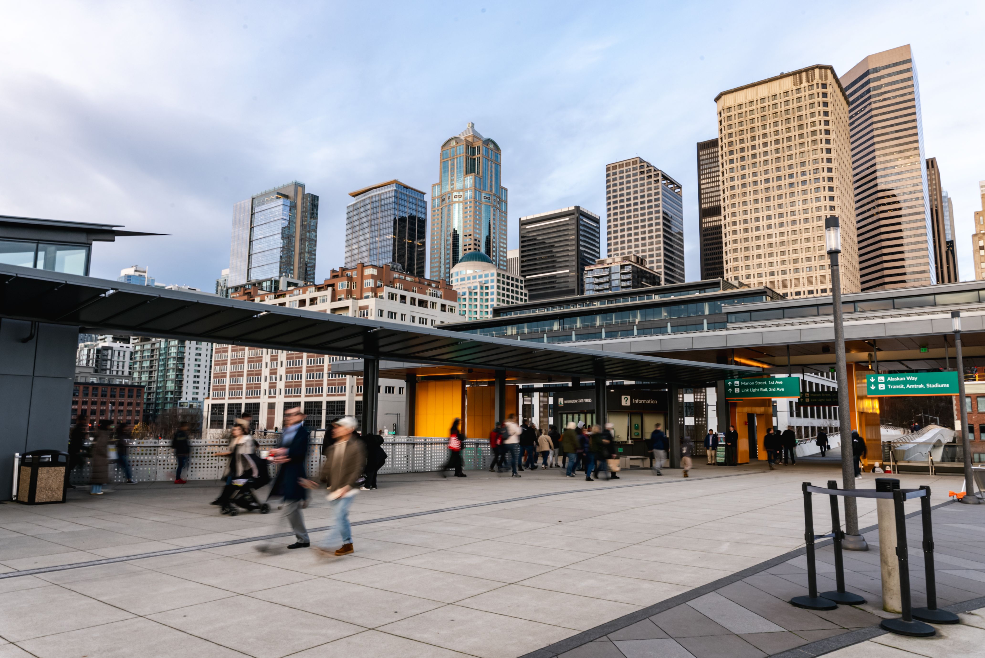 Seattle Cityscape with Busy Urban Scene · Free Stock Photo