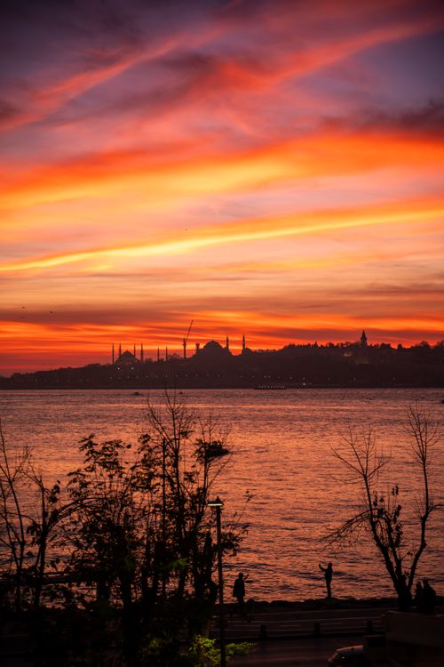 Free Experience the vibrant sunset over Istanbul's Bosphorus, capturing the city's historic skyline. Stock Photo
