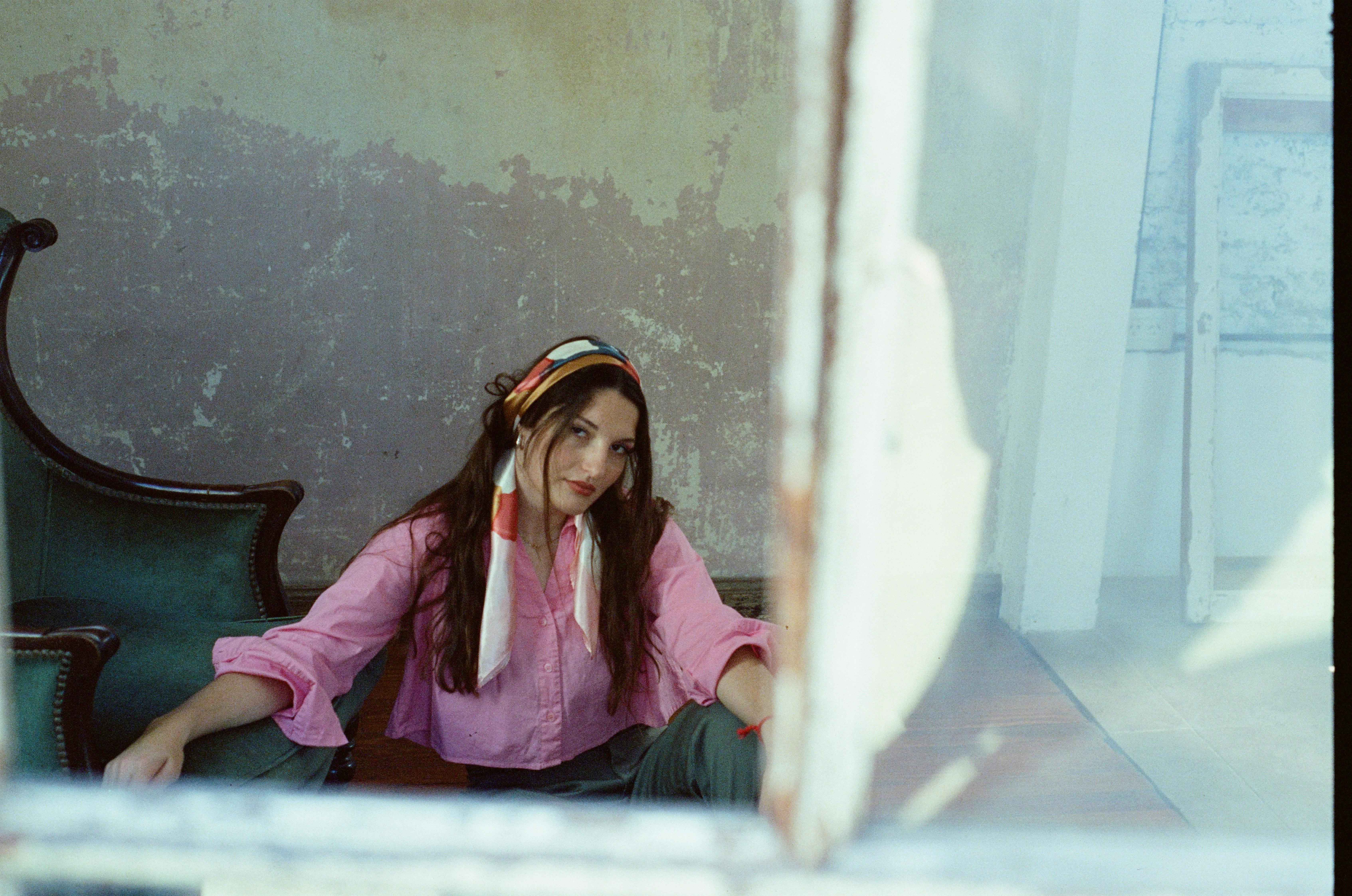 Kostnadsfria Kostnadsfri bild av 35mm film, avslappnad ställning, bohemisk Stock foto