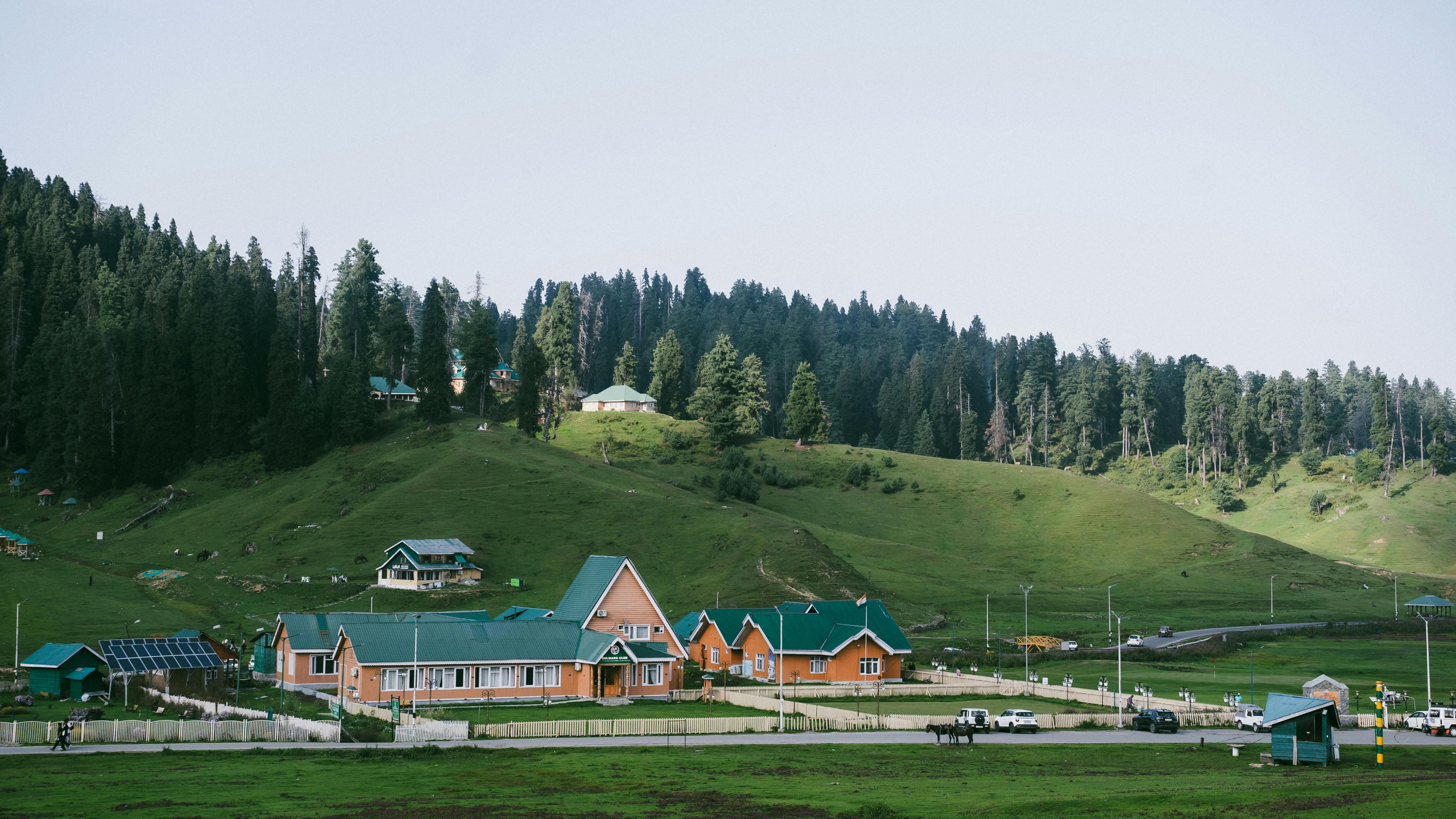 general travels majestic — Photo by Zubair Rafiq on Pexels
