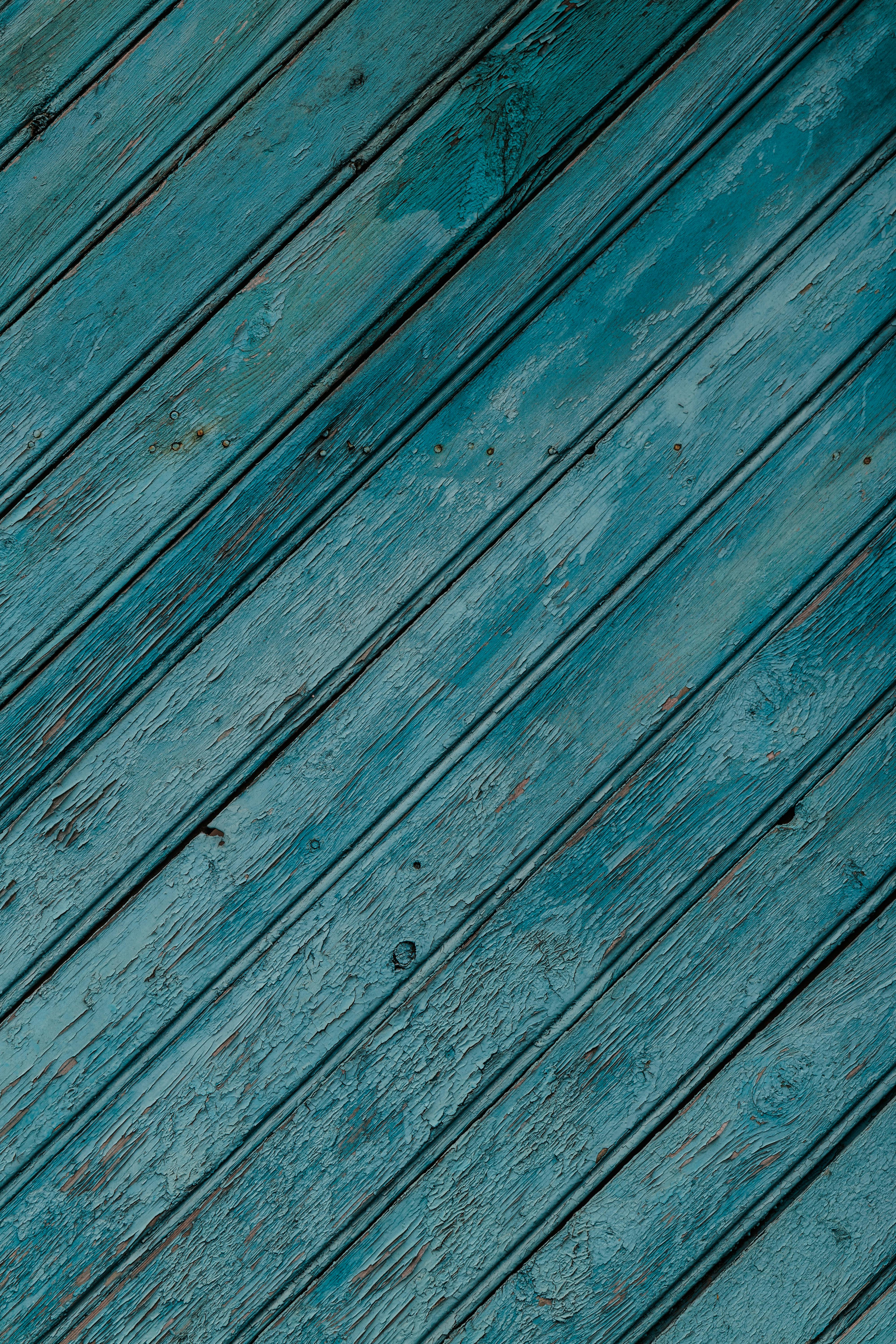 Ücretsiz Boyası dökülmüş, eski tip mavi ahşap bir yüzeyin yakın çekim görüntüsü; arka plan veya doku olarak kullanım için ideal. Stok Fotoğraflar