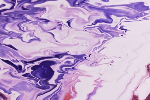 Free Dynamic abstract painting with purple and white fluid swirls, creating a mesmerizing texture. Stock Photo