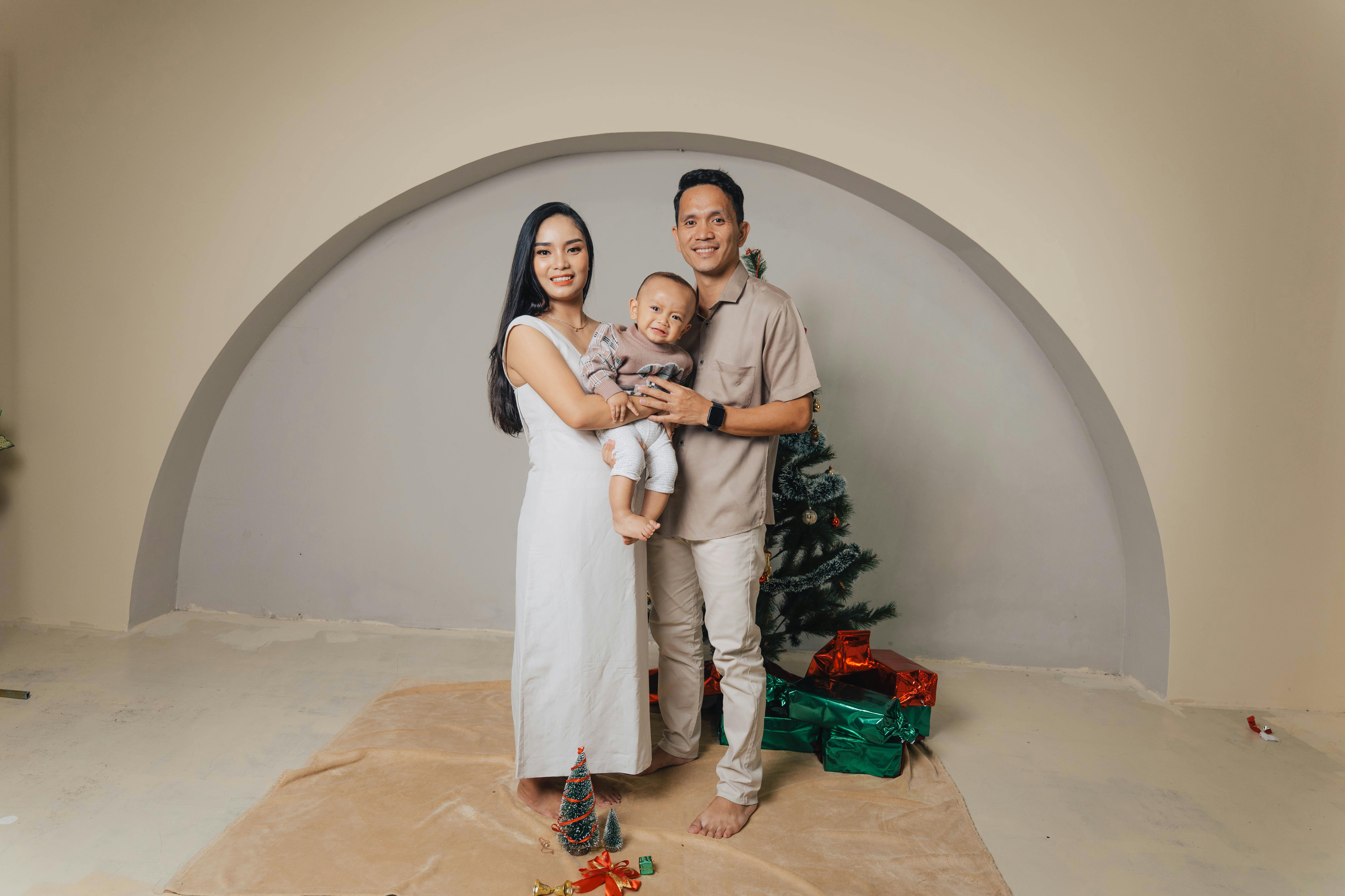 Traveller family set to be moved to Derbyshire council depot opposite tip and cemetery — Photo by Muammar Jefri on Pexels