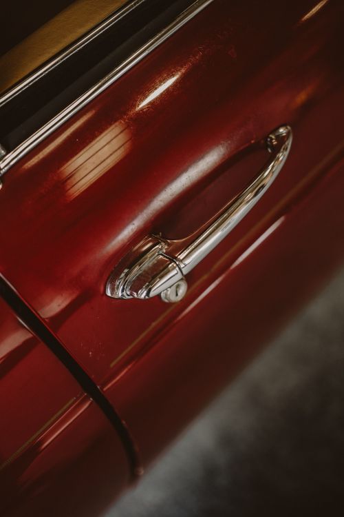 Free Detailed image of a classic car's chrome door handle, emphasizing nostalgia and design. Stock Photo