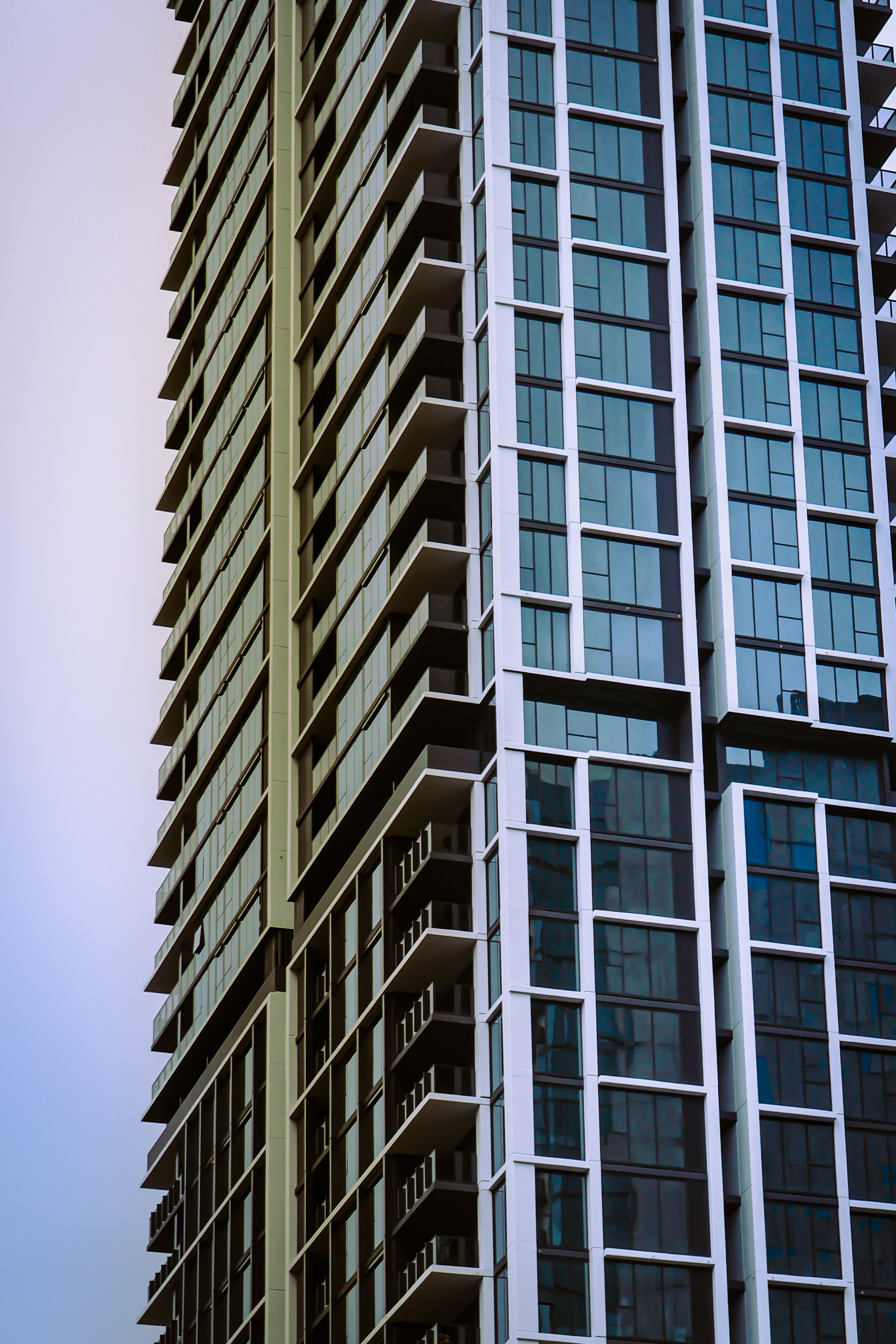 Modern High-Rise Building with Glass Facade · Free Stock Photo