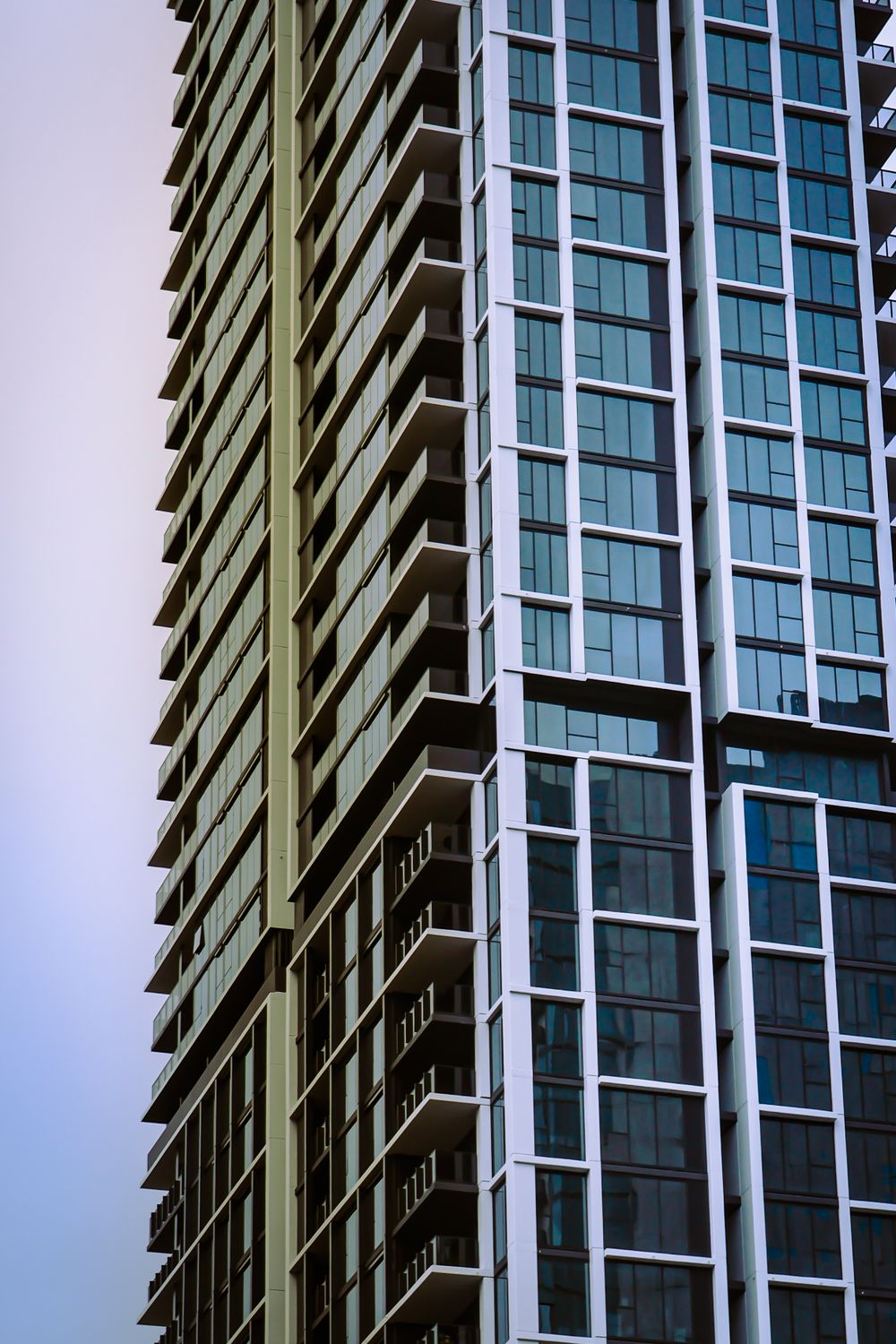 Modern High-Rise Building with Glass Facade · Free Stock Photo