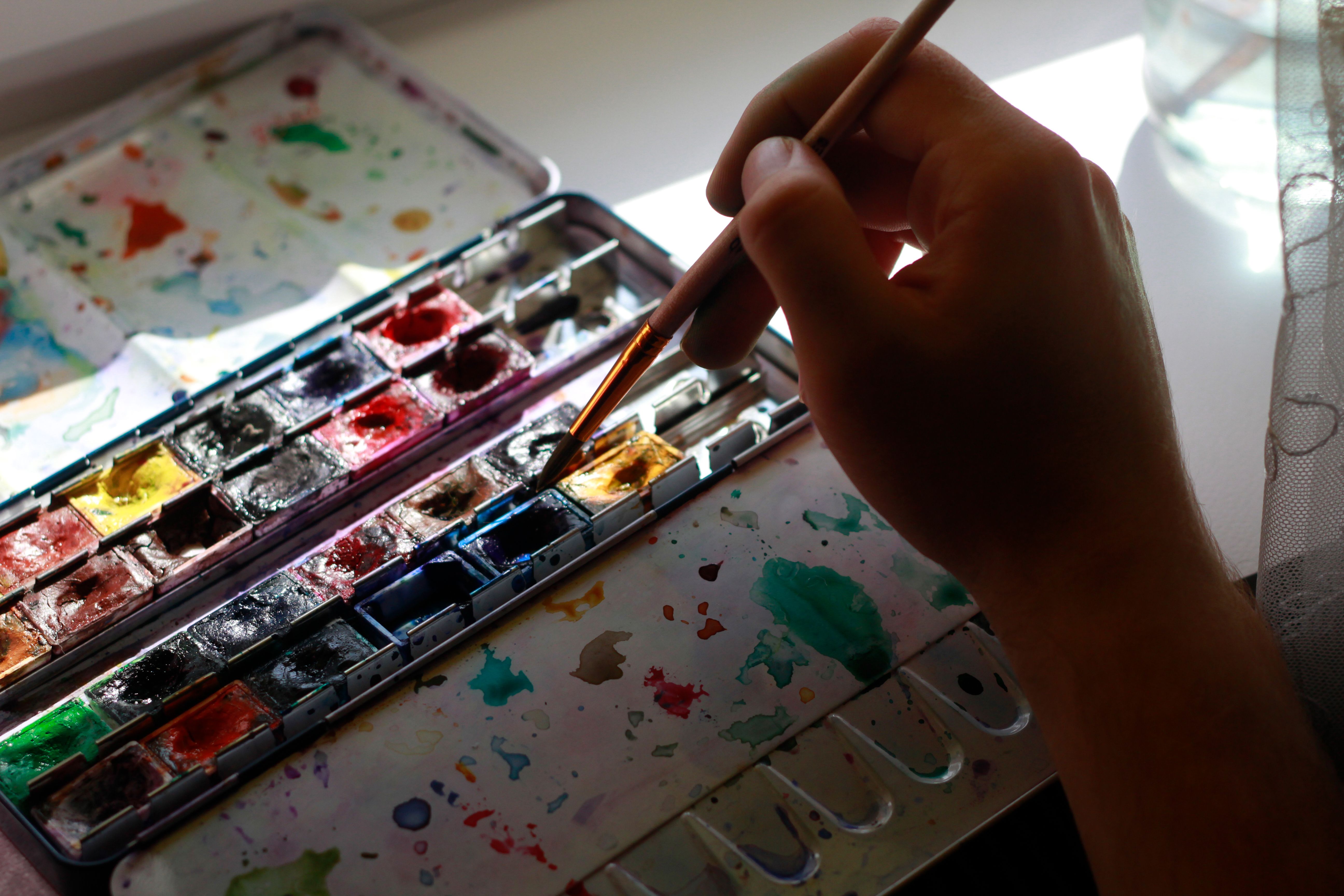 Aquarellfarben und Pinsel