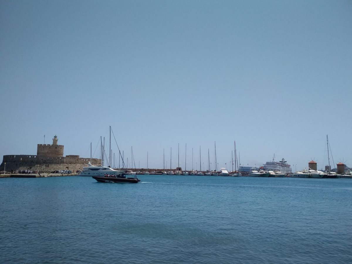 Ixia Rodos - mare și ambarcațiuni