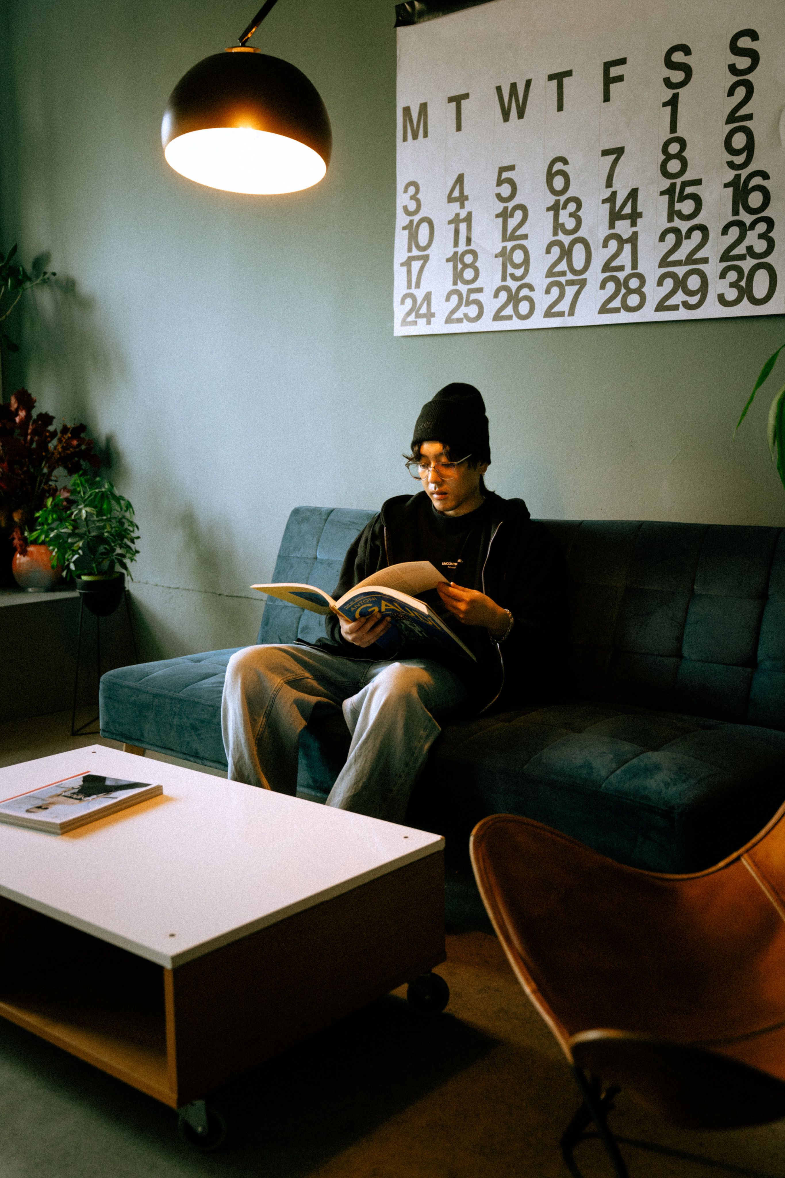 Sofa Sitting Photos, Download The BEST Free Sofa Sitting Stock Photos ...