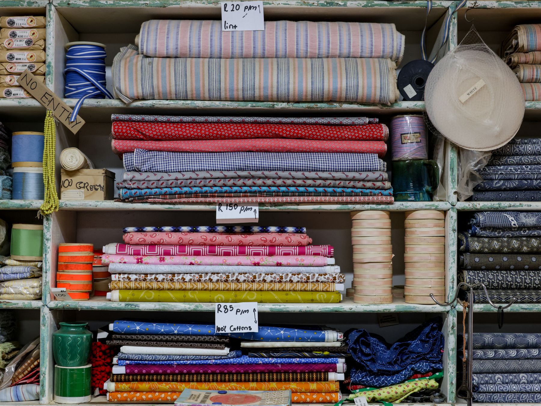 Beith — professional packers wrapping and boxing belongings