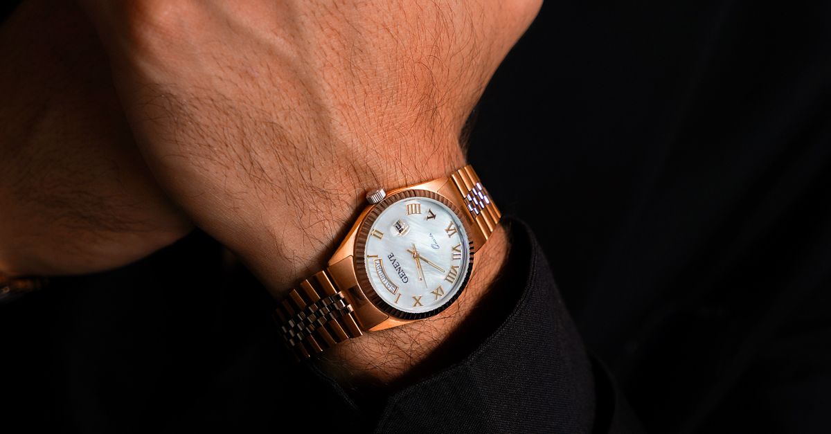 Mano Masculina Elegante Con Reloj Y Anillo De Lujo Foto De Stock Gratuita mano-masculina-elegante-con-reloj-y-anillo-de-lujo-foto-de-stock-gratuita