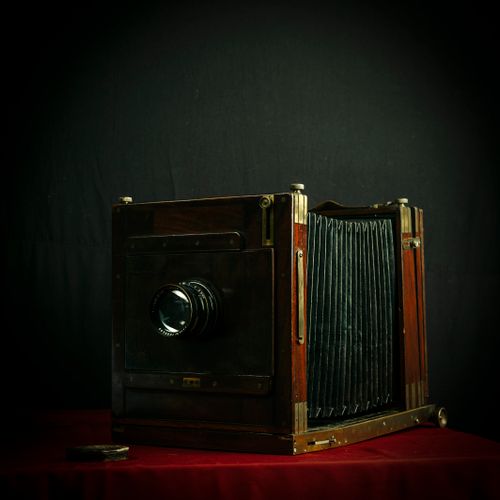Free Classic wooden bellows camera displayed on red velvet, perfect for vintage and photography enthusiasts. Stock Photo