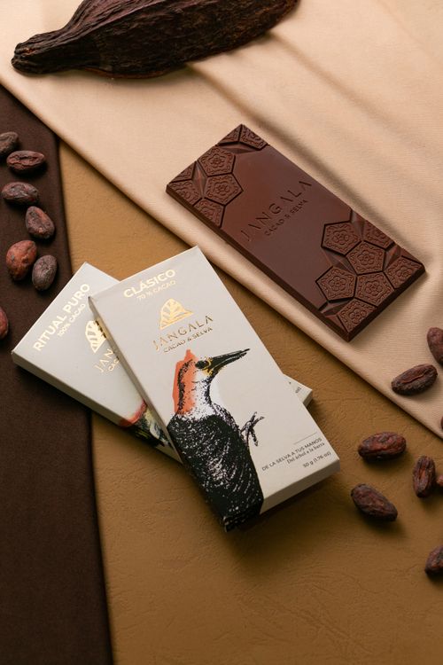Free Discover luxury artisanal chocolate bars from Chiapas, Mexico, with elegant packaging and cocoa beans. Stock Photo