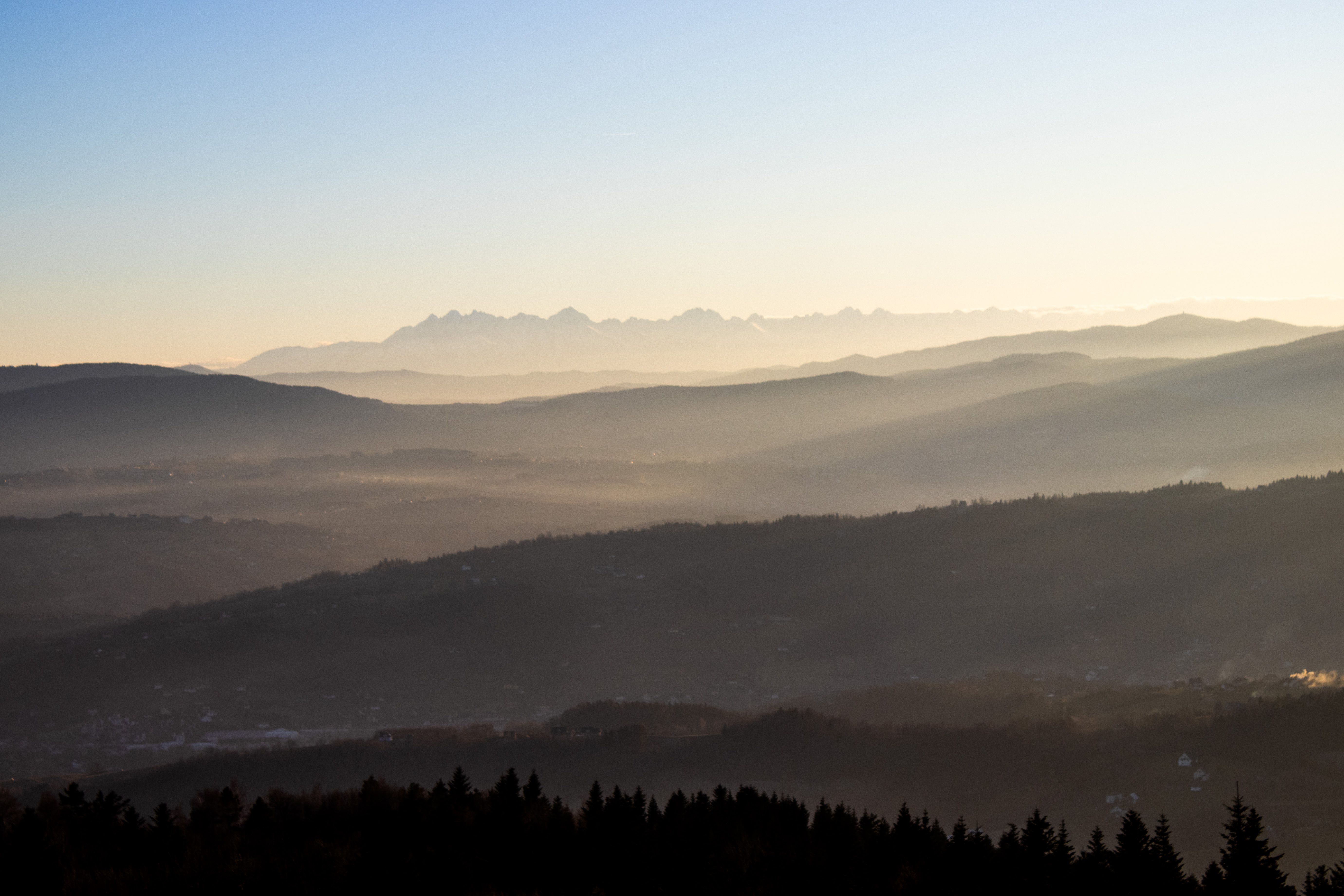 Breathtaking Mountain Landscape at Dawn · Free Stock Photo