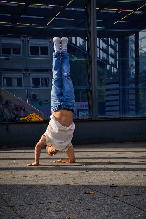 Free A man performs a handstand outdoors in Berlin, showcasing strength and balance. Stock Photo