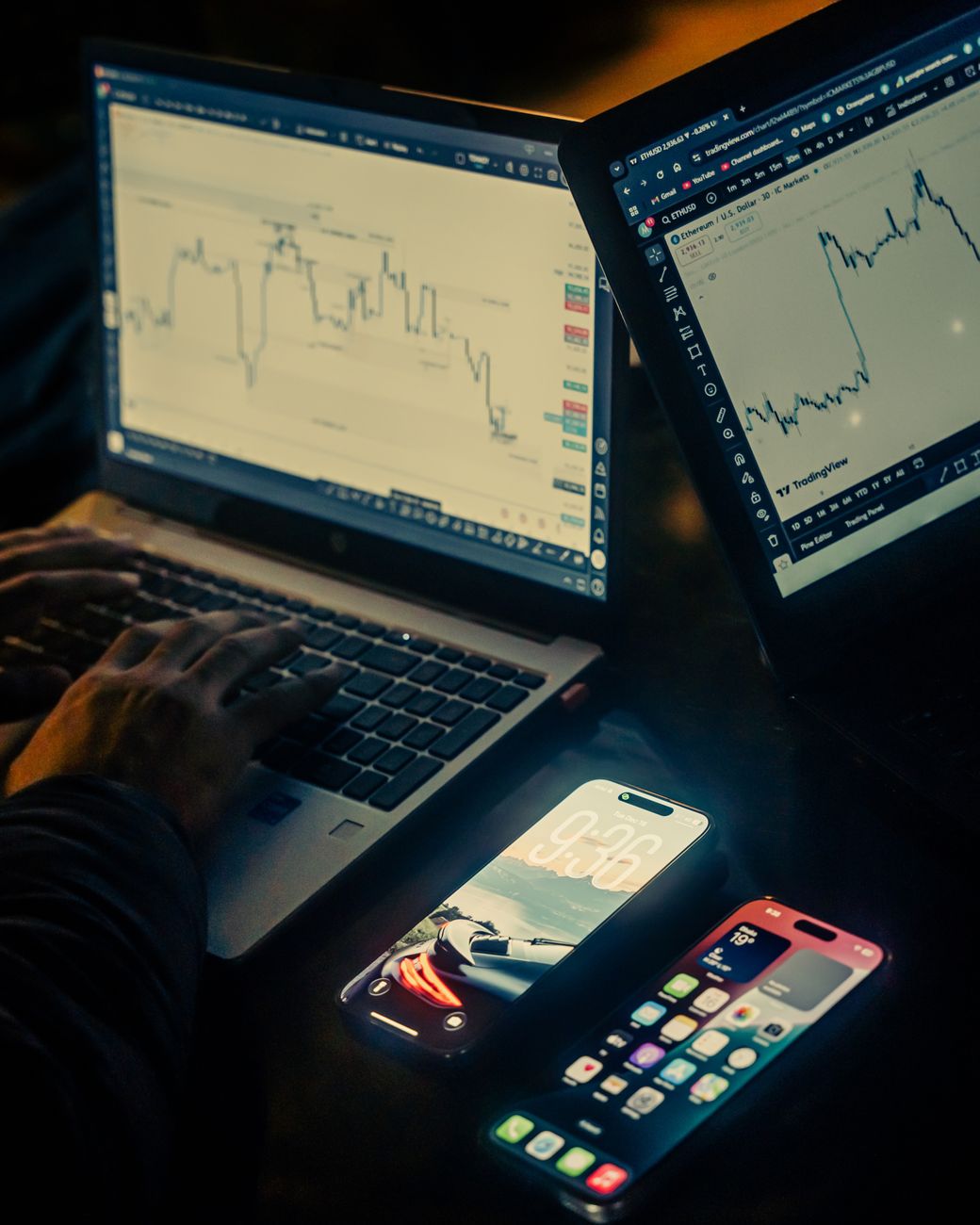 Low-light trading workspace