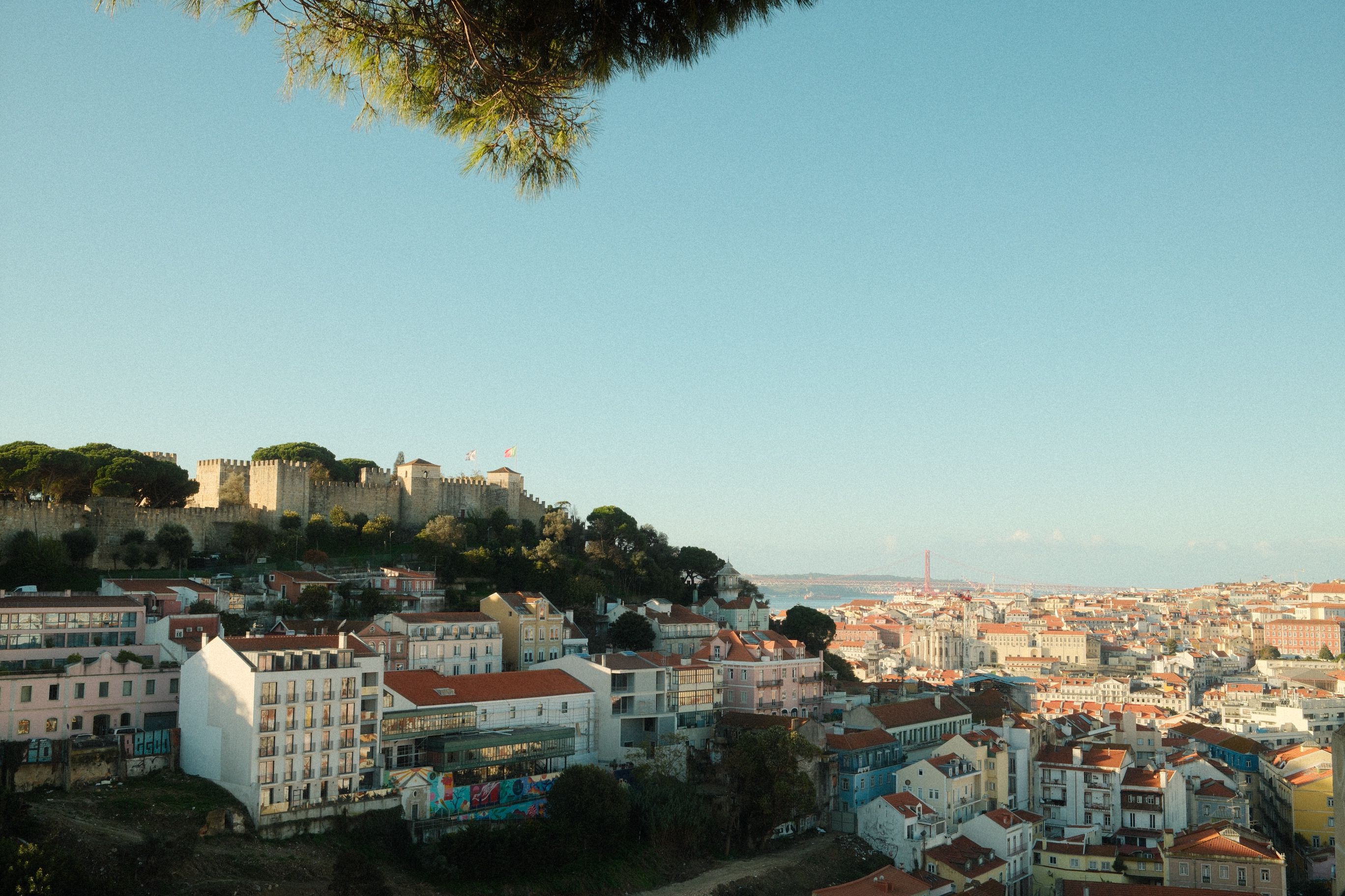 scenic-view-of-lisbon-with-s-o-jorge-castle-free-stock-photo