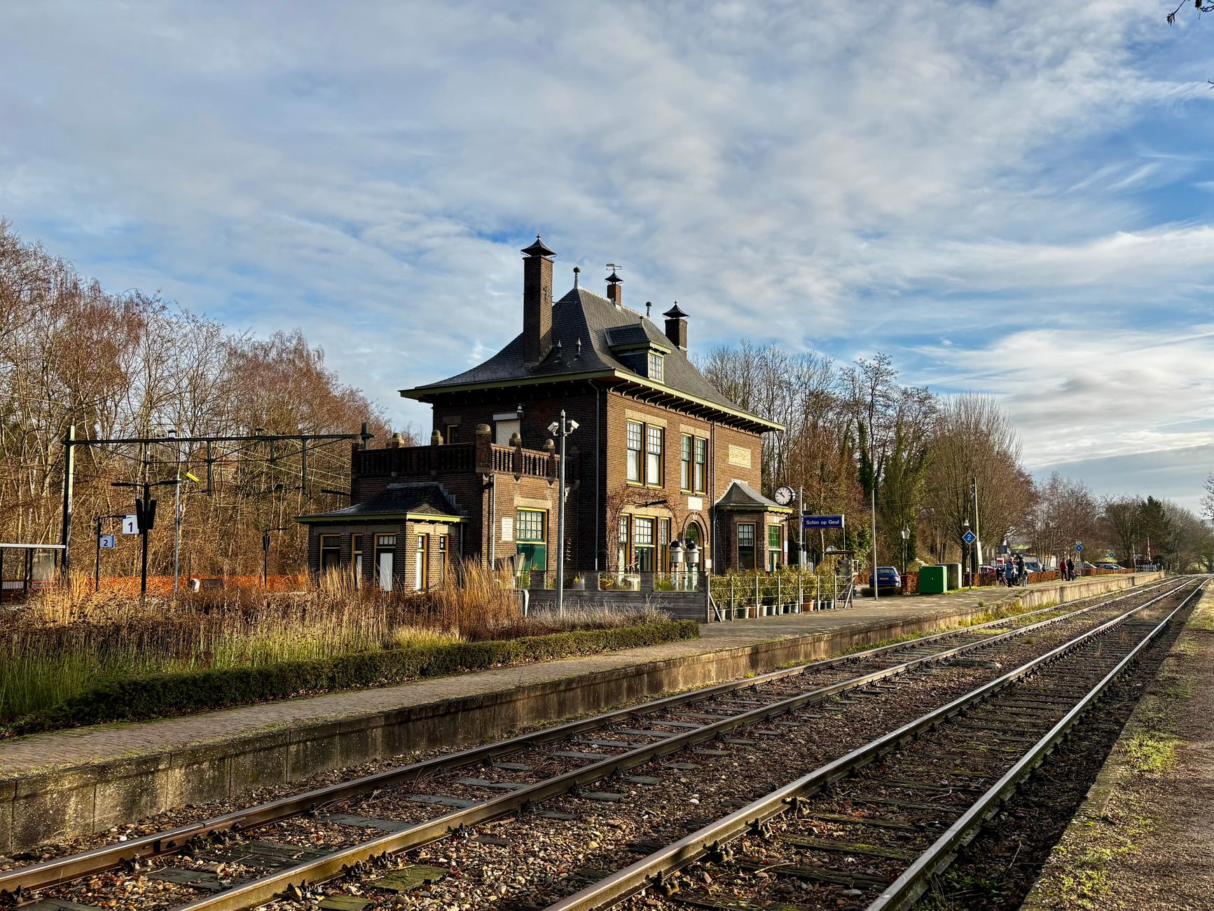 Hollanda'da kırsal alanda tren rayları
