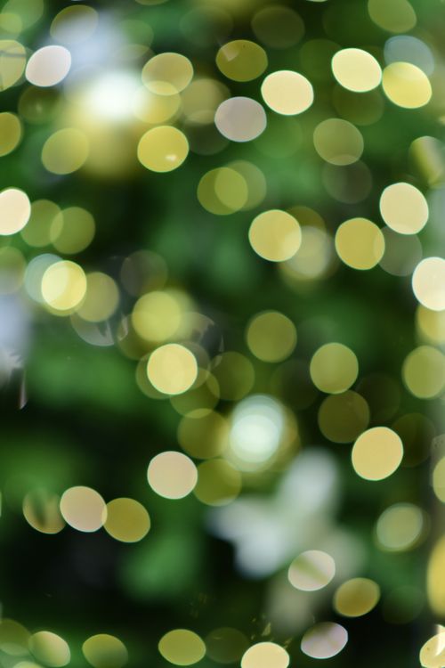 Free Beautiful bokeh effect with green and yellow tones, perfect for creative backgrounds. Stock Photo