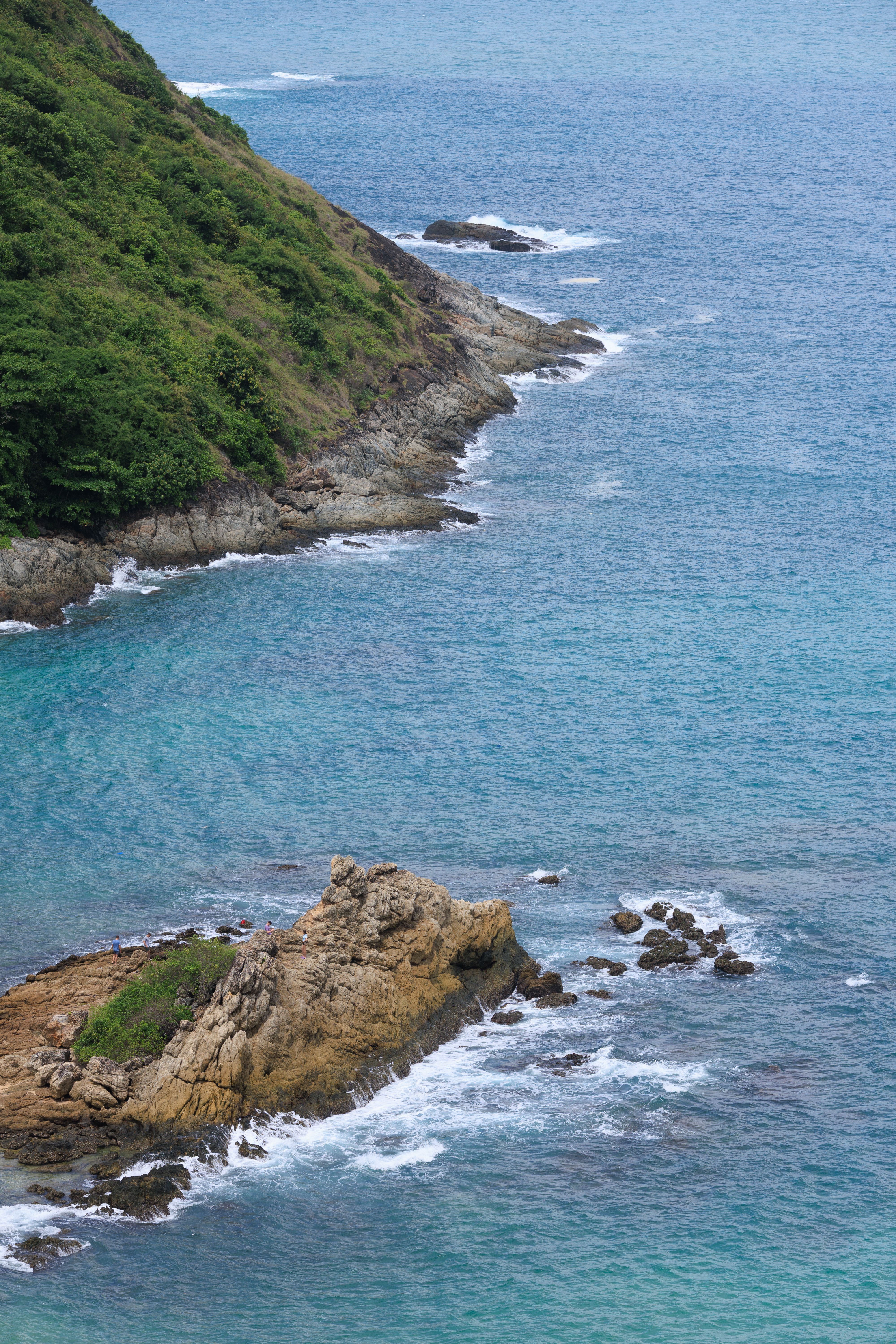 Scenic Coastal Cliff with Crystal Blue Waters · Free Stock Photo