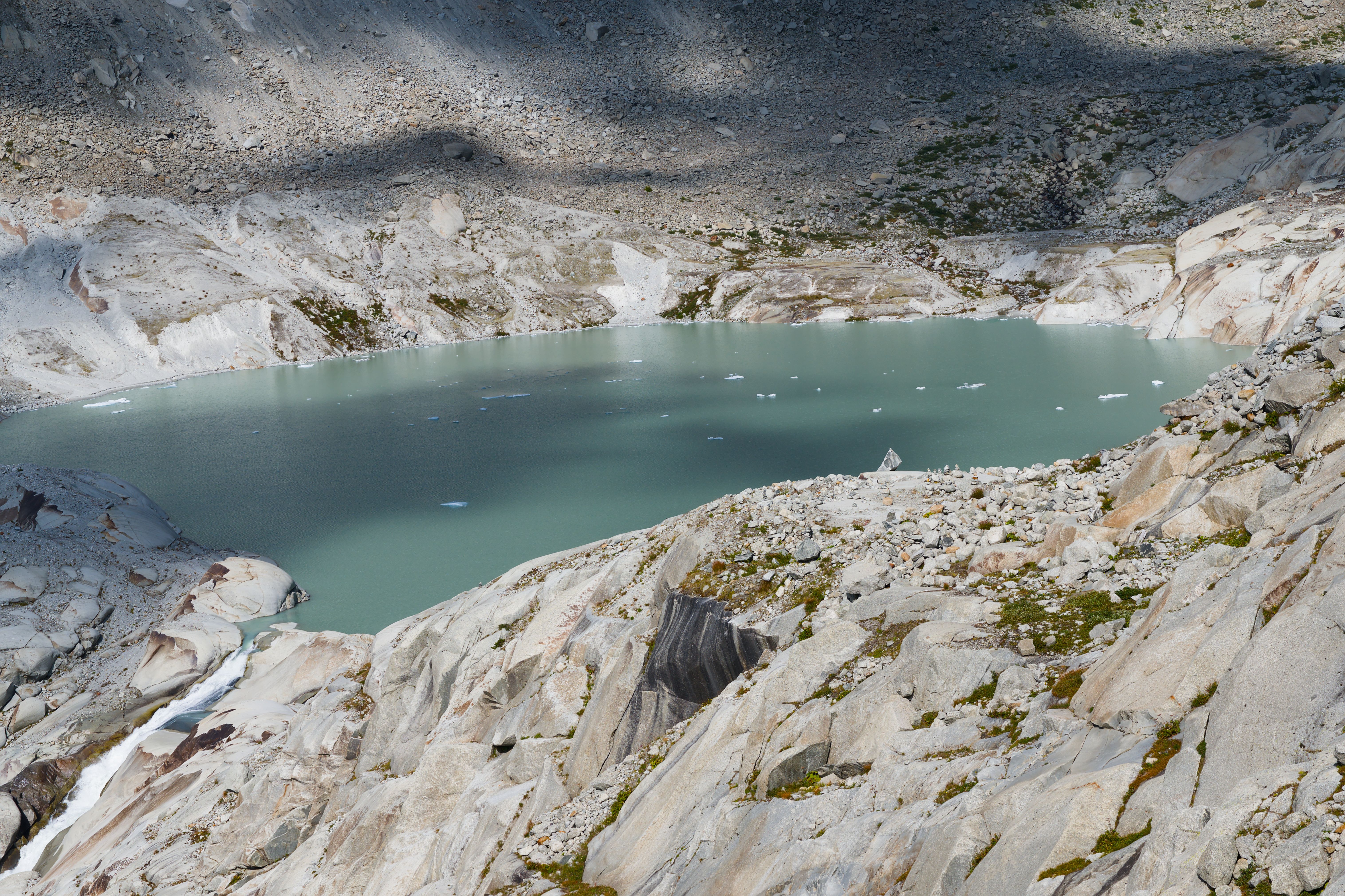 Stunning Alpine Lake in Swiss Mountains · Free Stock Photo