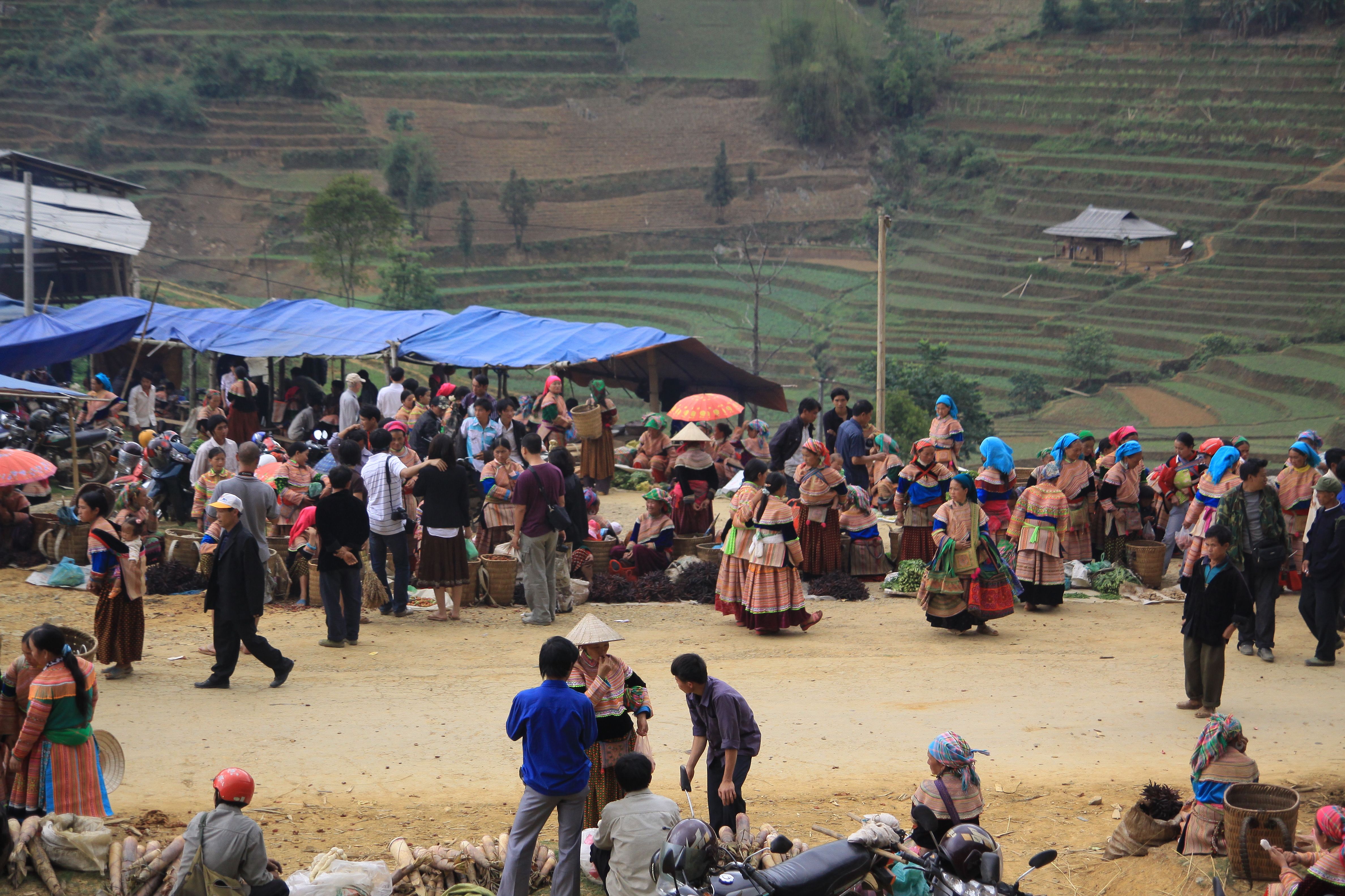 Vibrant Rural Market Scene in Southeast Asia · Free Stock Photo