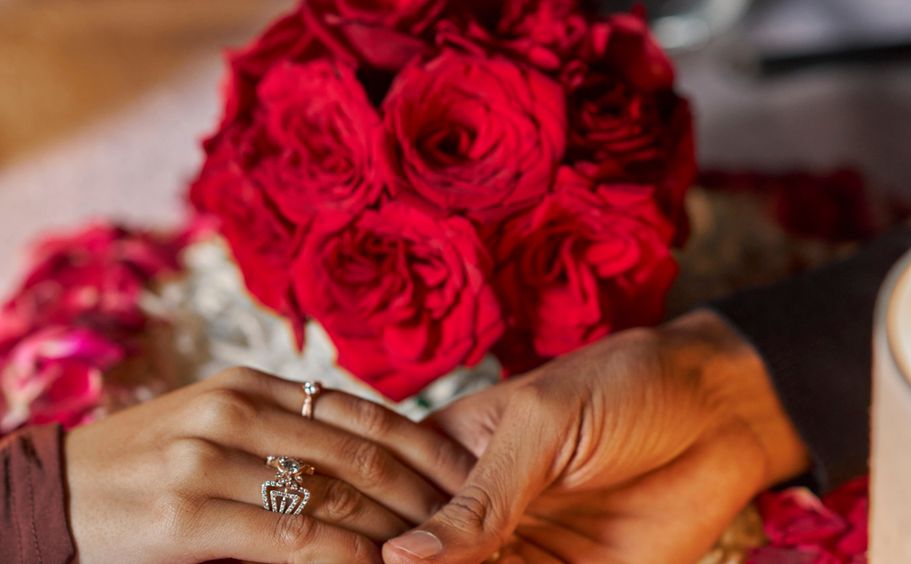 Online dating: starting a conversation on a niche platform