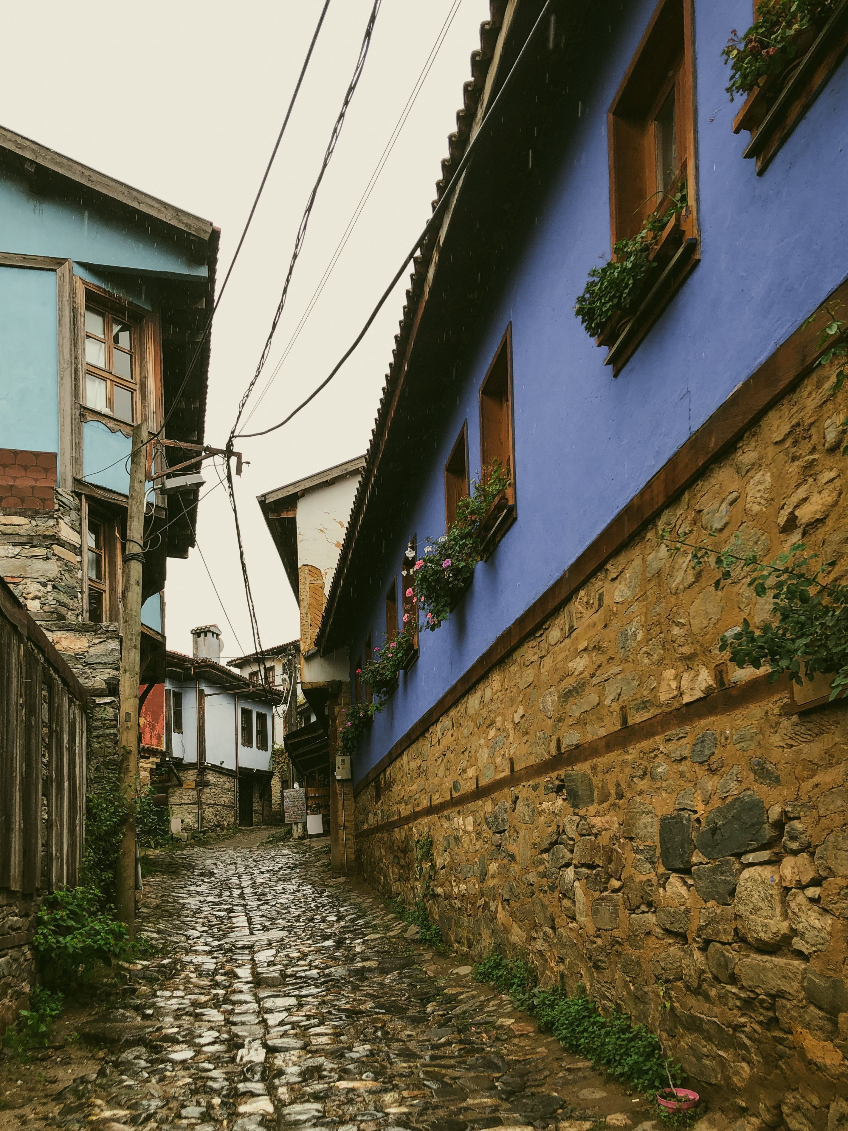Charming Cobblestone Alley in Historical Village · Free Stock Photo