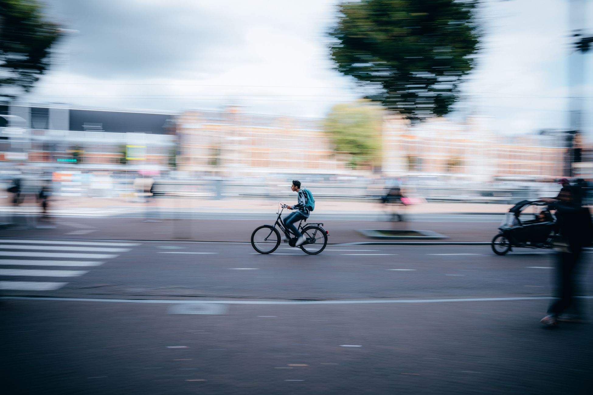 Wielrenner gewond bij aanrijding met auto in Sloterdijk