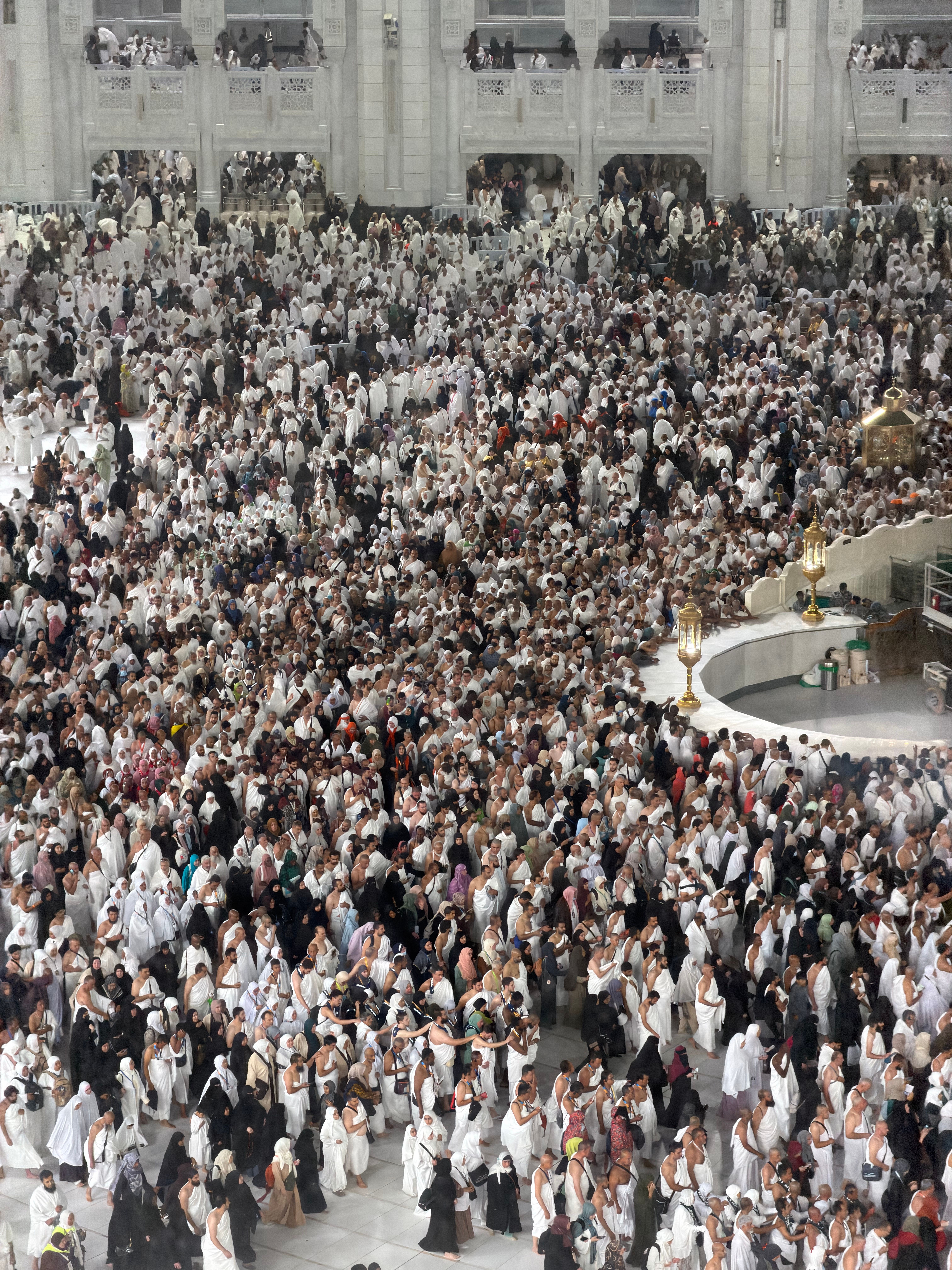 Crowd Gathered Inside Grand Mosque for Pilgrimage · Free Stock Photo