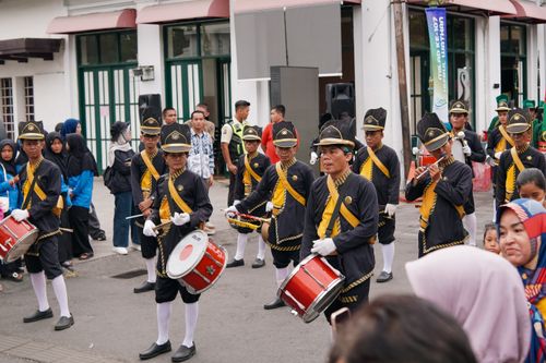 Free A vibrant street parade in Yogyakarta featuring traditional drum performers in ceremonial costumes. Stock Photo