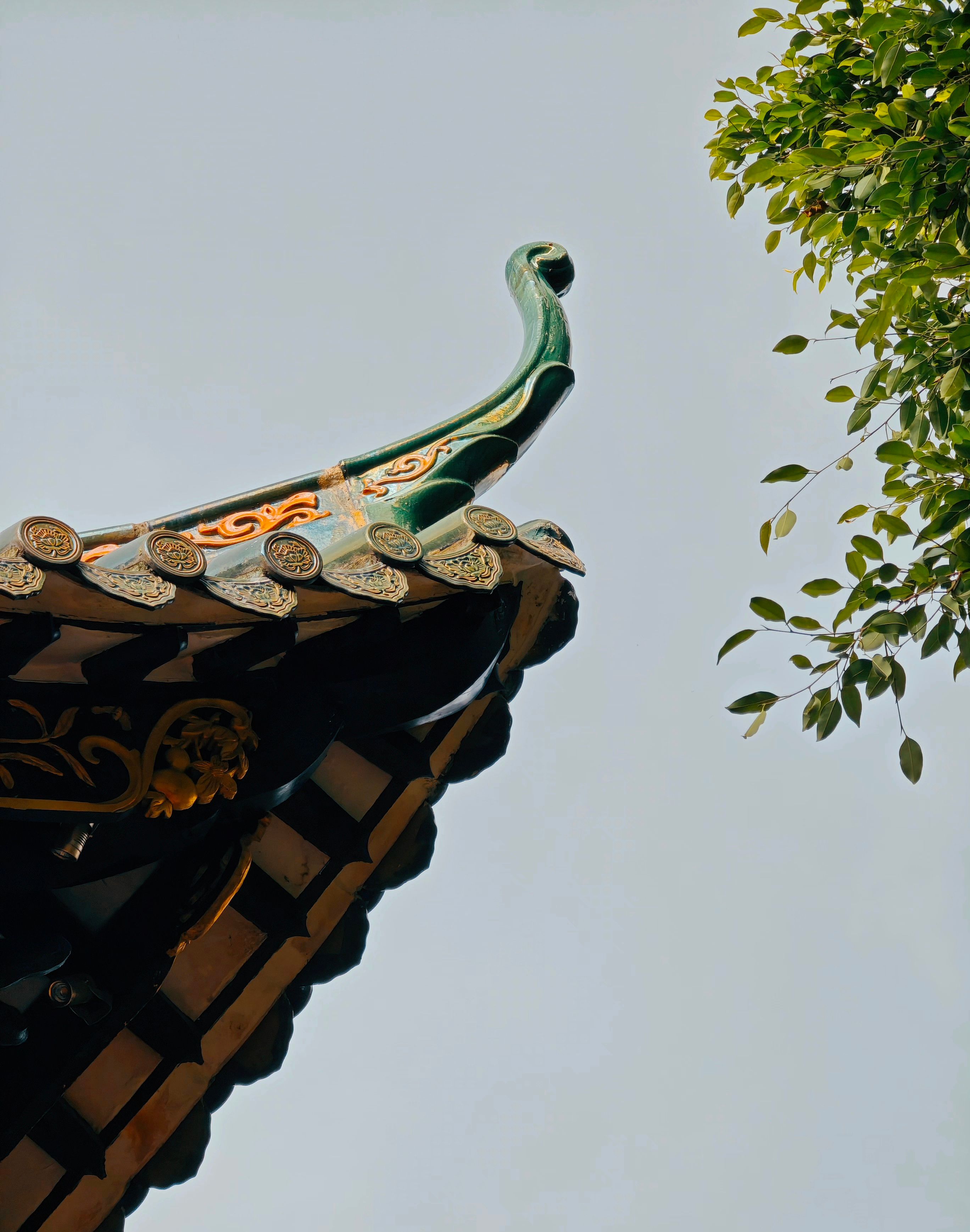 Intricate Traditional Chinese Roof Architecture · Free Stock Photo