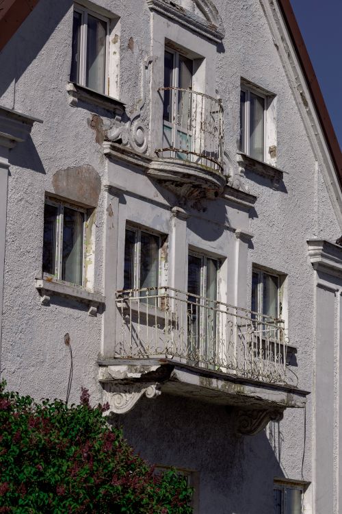Free Charming old European building facade with vintage balconies and ornate details under clear skies. Stock Photo