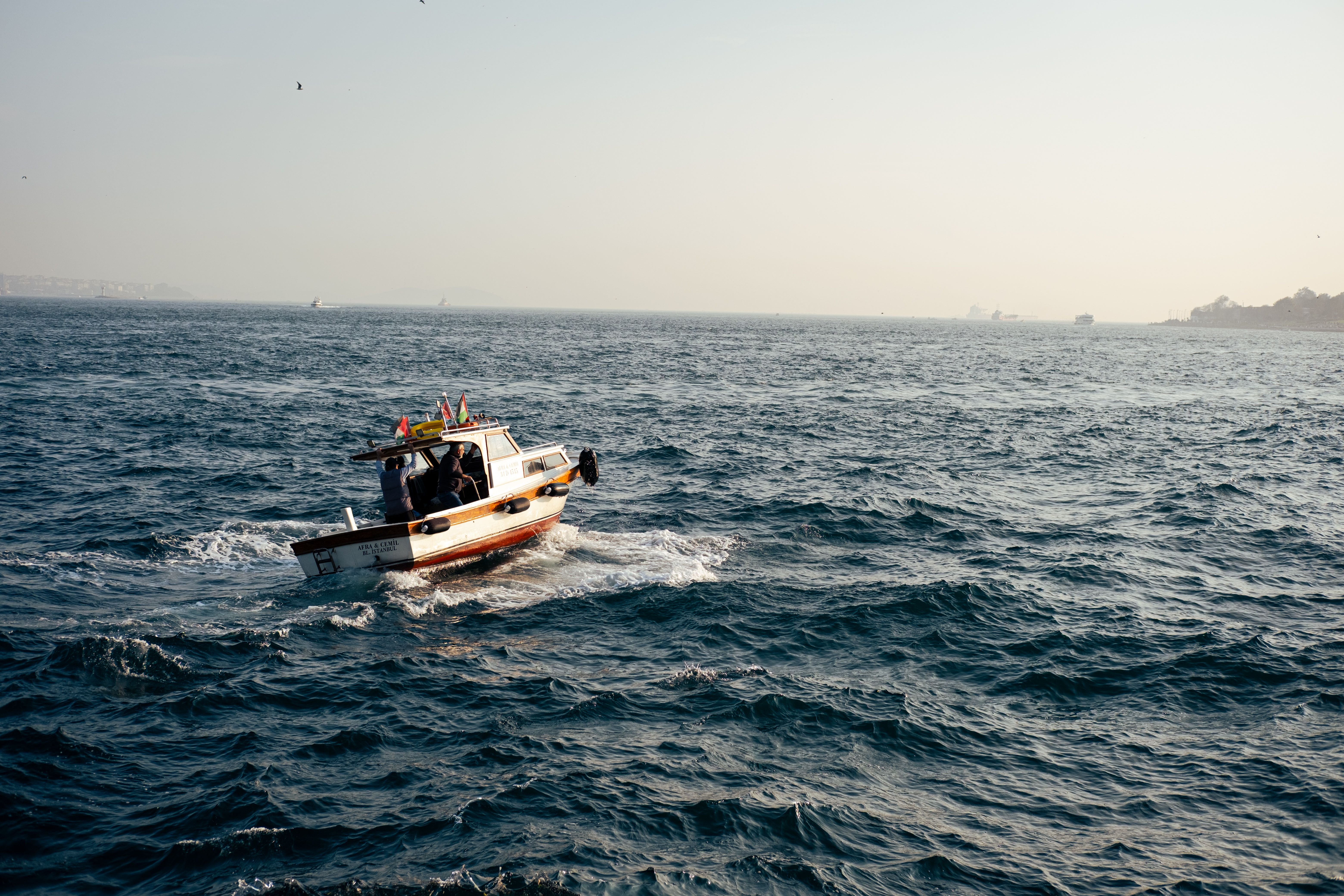 Saltwater Fishing Tips: Boats, Tides, and Reading Spots