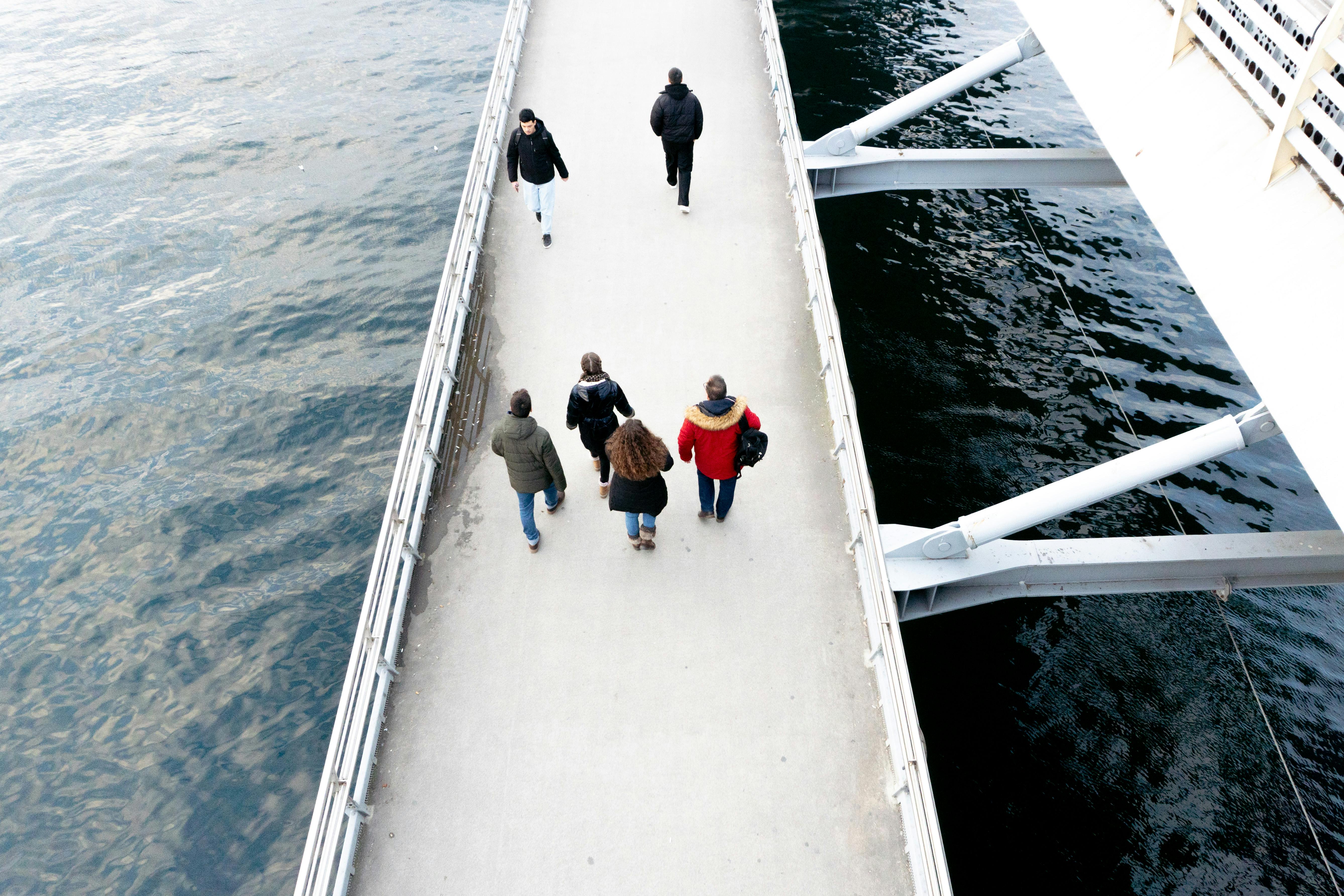 Better integrating walking and public transport is key to enhance active mobility, shows UN policy brief — Photo by Onur Can 