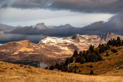 Free Breathtaking view of snow-capped mountains under dramatic skies in Auvergne-Rhône-Alpes. Stock Photo