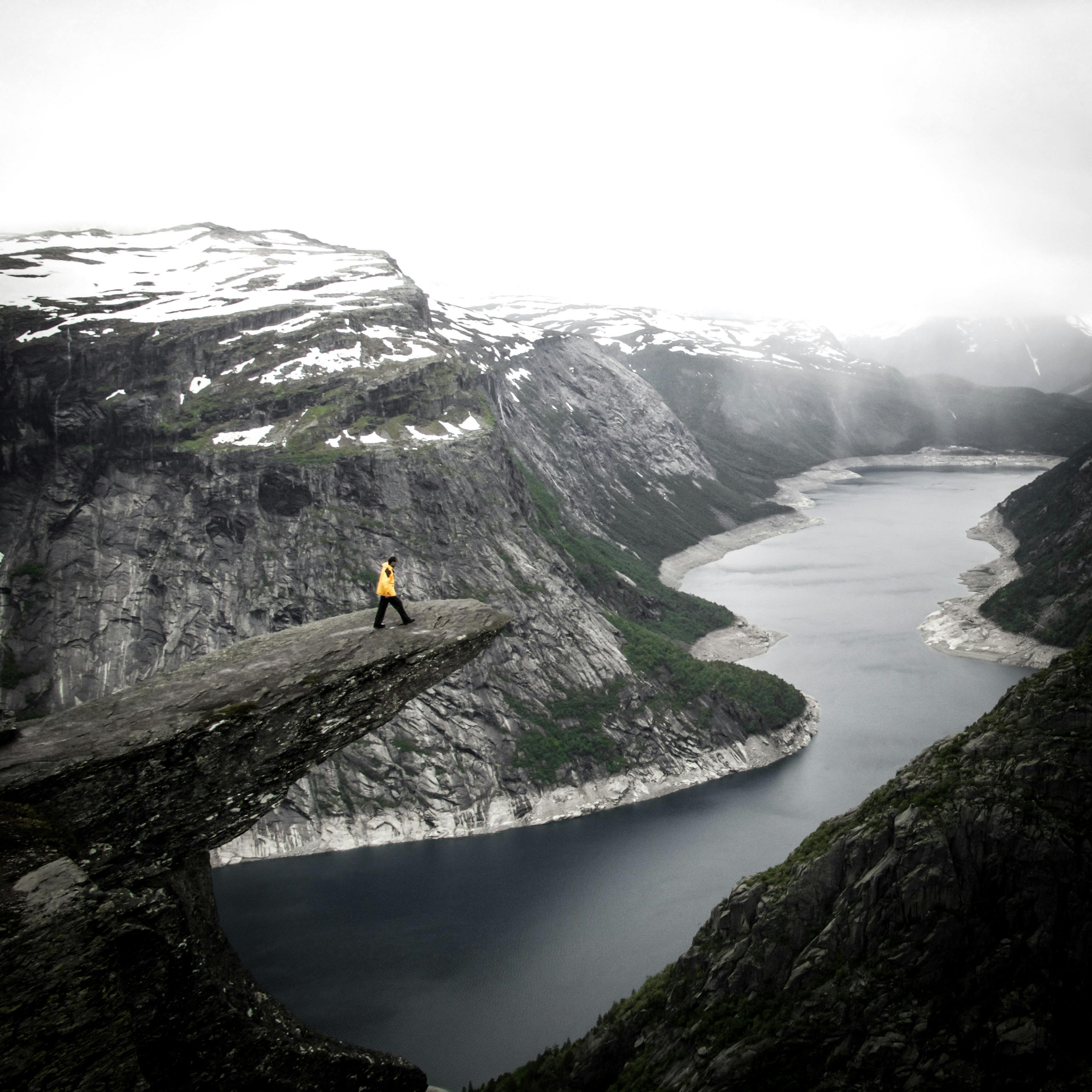 Collection 30+ Images standing on the edge of a cliff Stunning