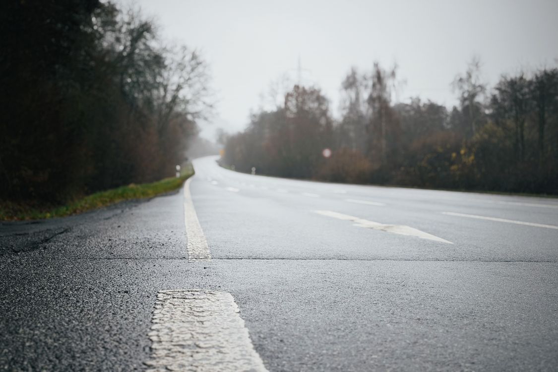 Empty Wet Road on a Misty Day in Autumn · Free Stock Photo