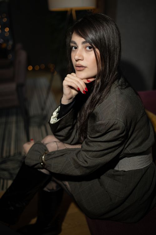 Free Elegant portrait of a woman in thoughtful pose, showcasing natural beauty and fashion. Stock Photo