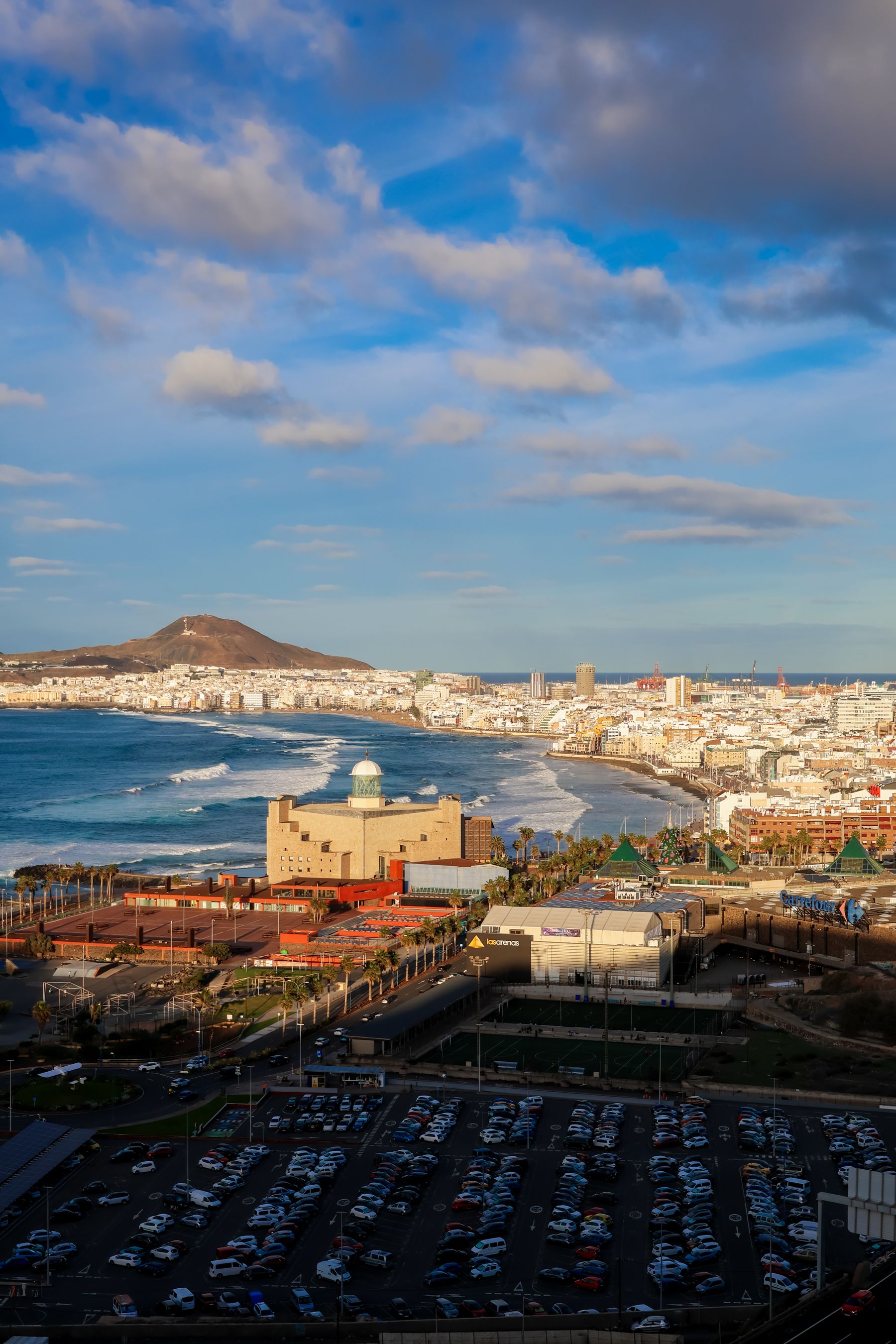 Playa de Las Canteras y La Isleta desde lo alto de Las Palmas de Gran Canaria