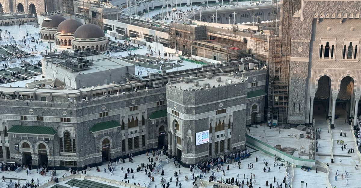 Pakistan's FM Hails Makkah Defence Pact Signing