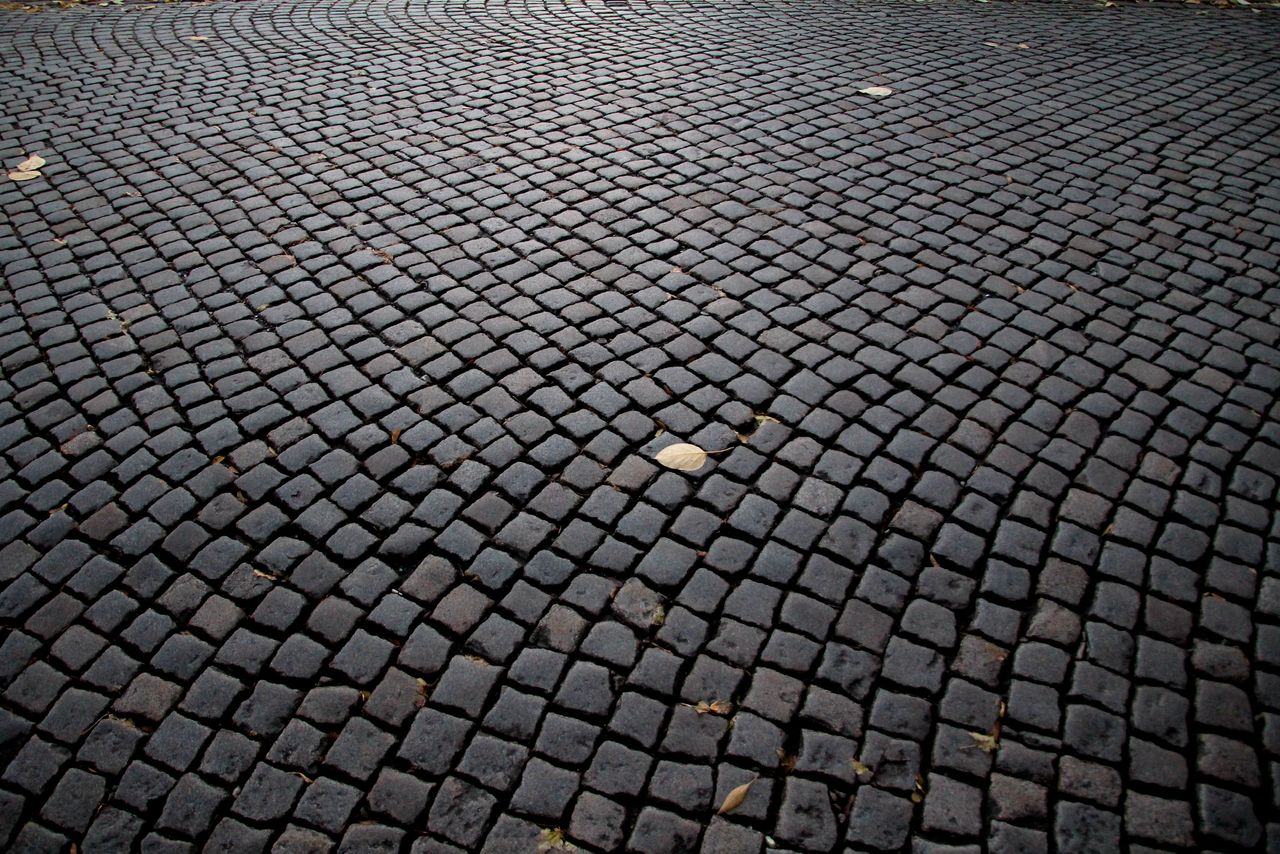 Dark stone setts laid in a fan pattern