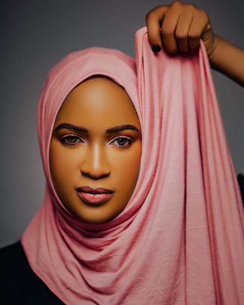 Free Captivating portrait of a woman wearing a pink hijab, exuding confidence and grace. Stock Photo