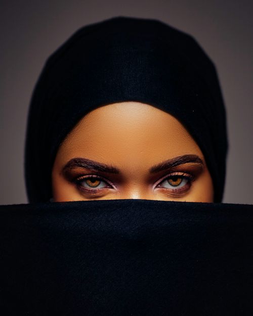 Free Intense gaze of a woman in a black hijab, emphasizing mysterious beauty. Stock Photo