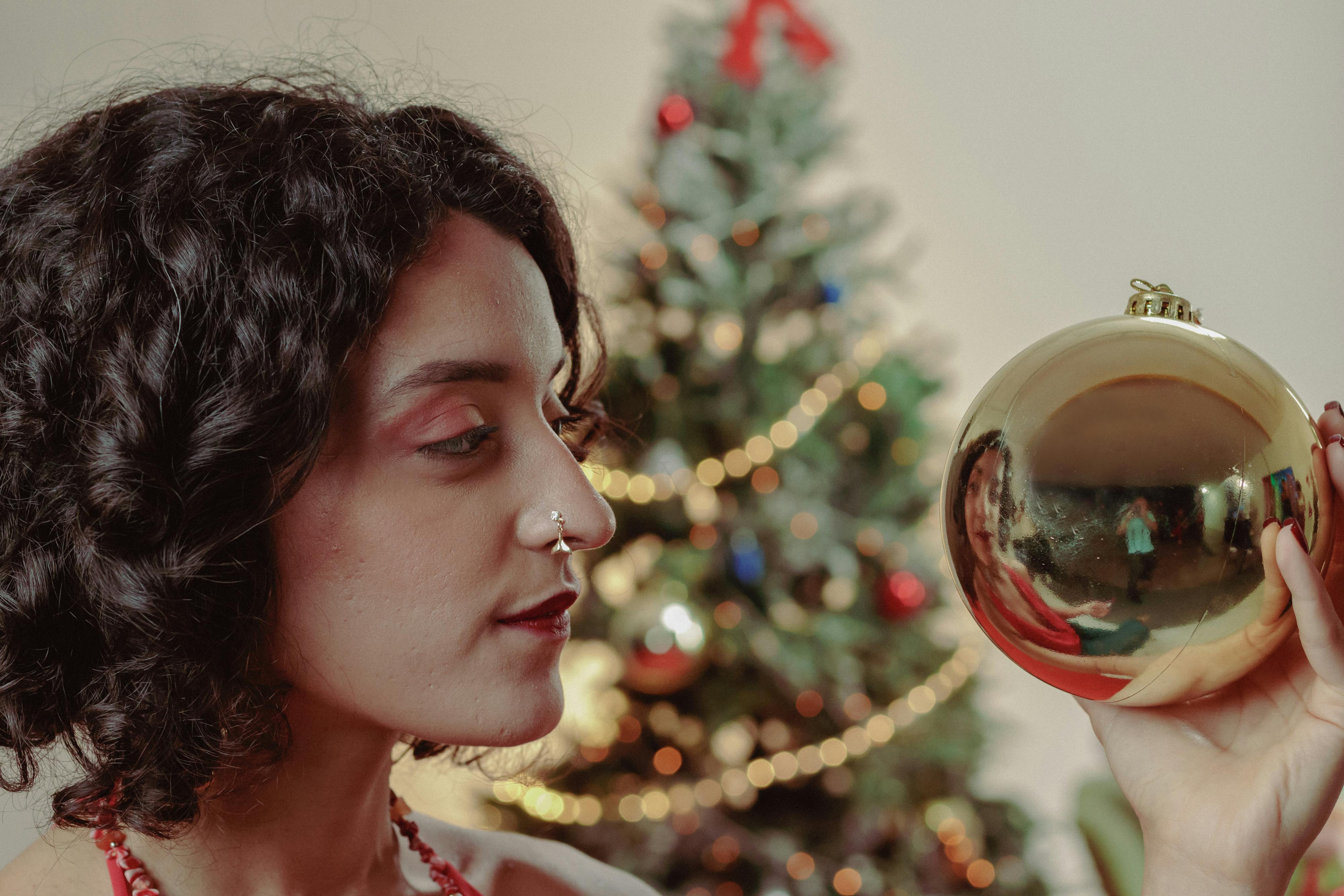 These Christmas Songs Most Likely to Tank Productivity at Work, Study Finds — Photo by Alexandre  Canteiro on Pexels